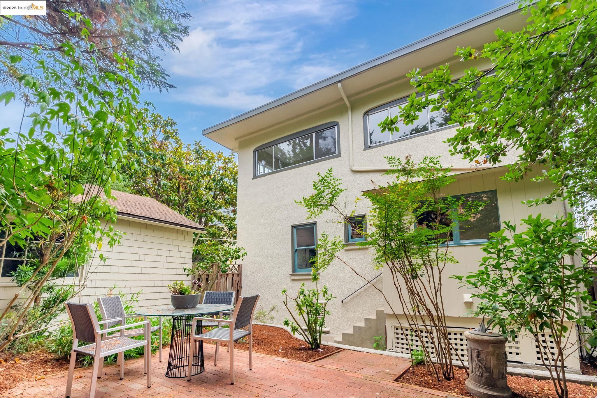 Detail Gallery Image 21 of 40 For 971 Santa Barbara Rd, Berkeley,  CA 94707 - 5 Beds | 3 Baths