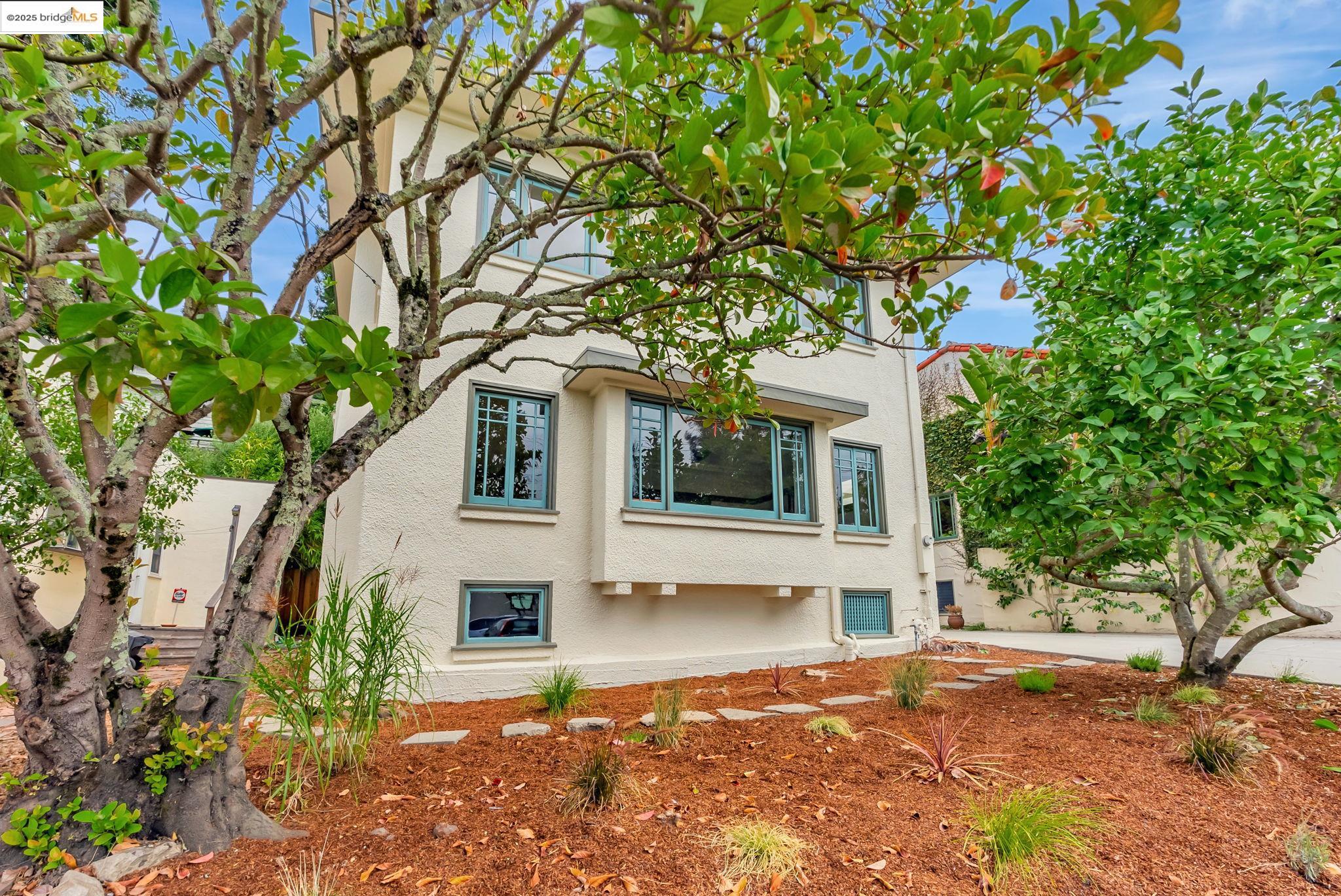 Detail Gallery Image 25 of 40 For 971 Santa Barbara Rd, Berkeley,  CA 94707 - 5 Beds | 3 Baths