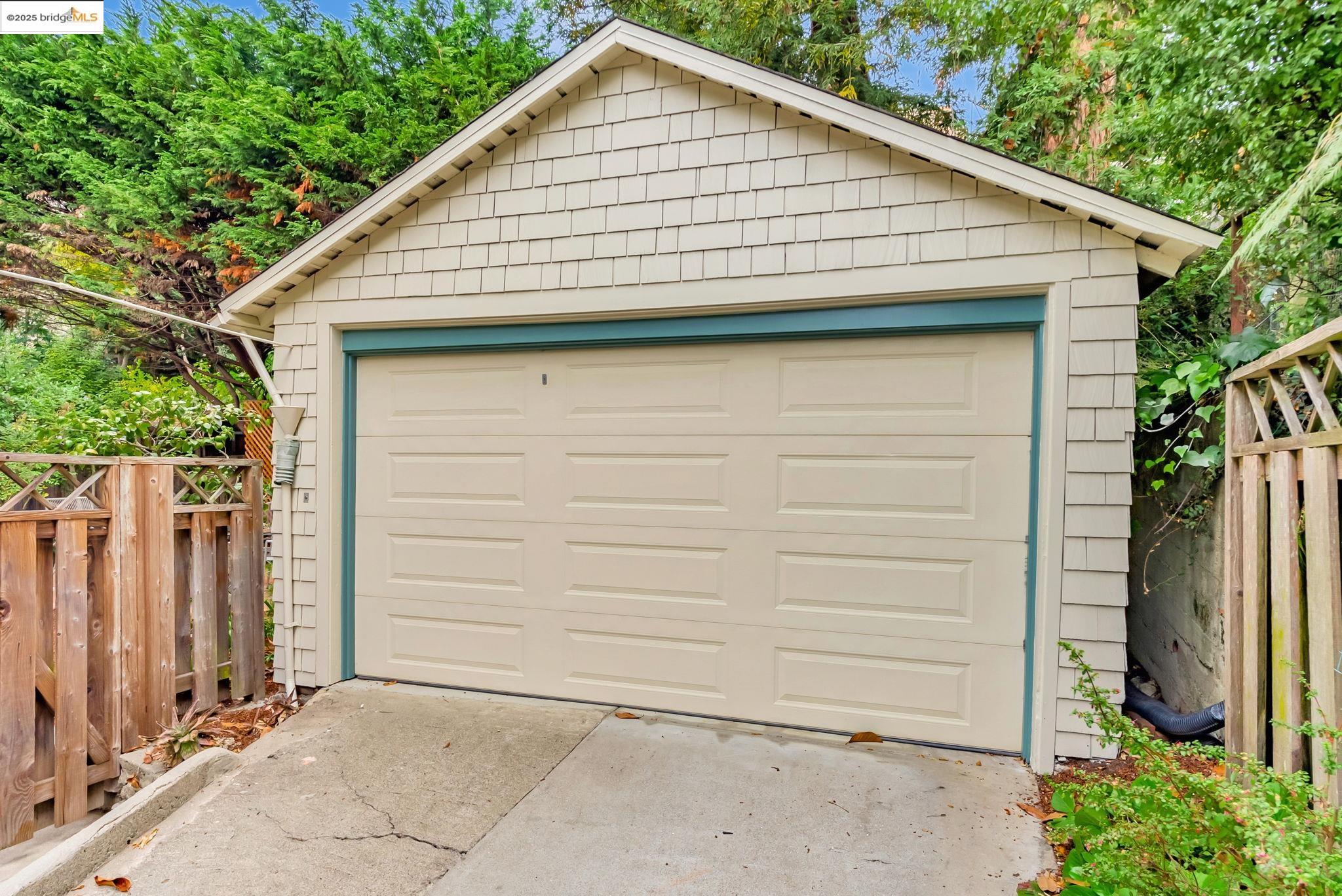 Detail Gallery Image 31 of 40 For 971 Santa Barbara Rd, Berkeley,  CA 94707 - 5 Beds | 3 Baths