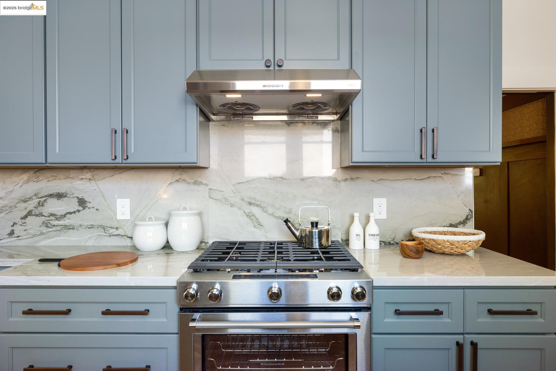 Detail Gallery Image 5 of 40 For 971 Santa Barbara Rd, Berkeley,  CA 94707 - 5 Beds | 3 Baths