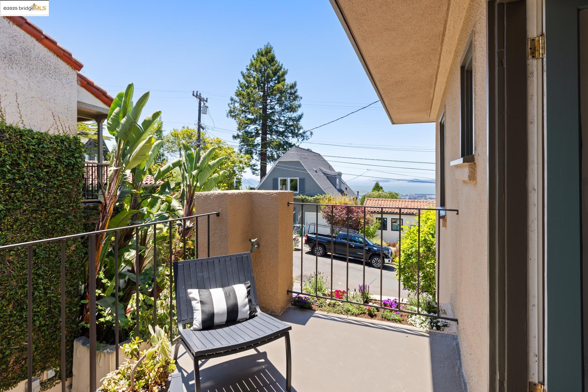 Detail Gallery Image 10 of 40 For 971 Santa Barbara Rd, Berkeley,  CA 94707 - 5 Beds | 3 Baths