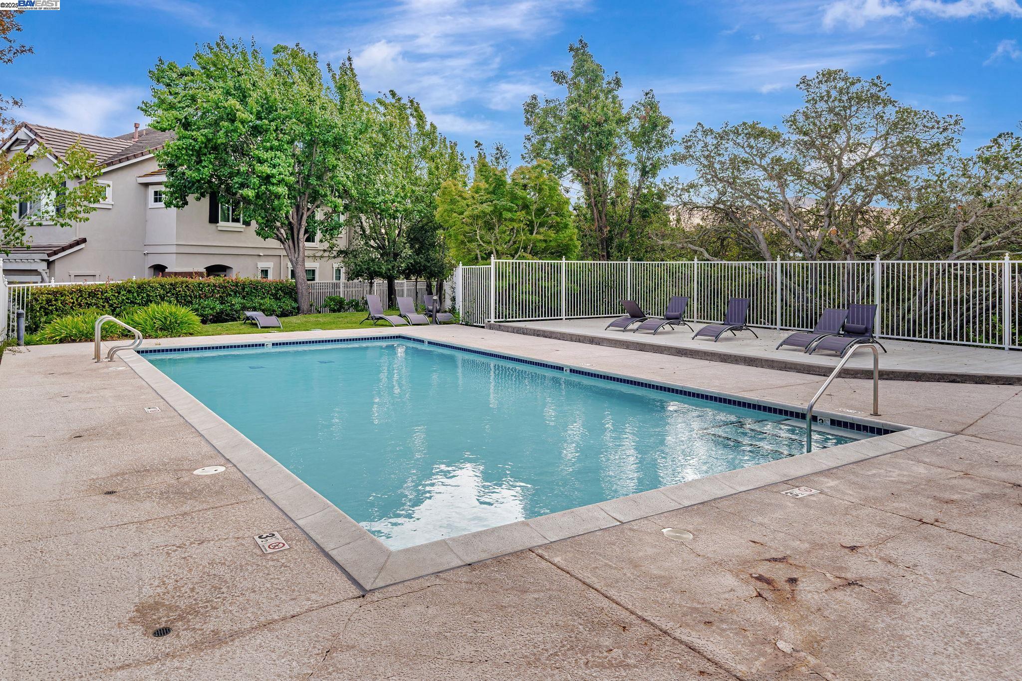 Detail Gallery Image 43 of 44 For 168 Shadowhill Cir, San Ramon,  CA 94583 - 3 Beds | 2/1 Baths