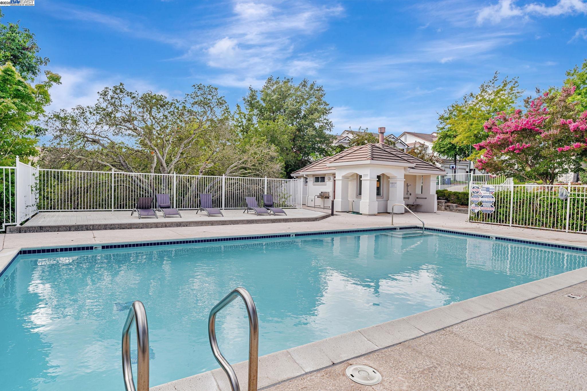 Detail Gallery Image 44 of 44 For 168 Shadowhill Cir, San Ramon,  CA 94583 - 3 Beds | 2/1 Baths