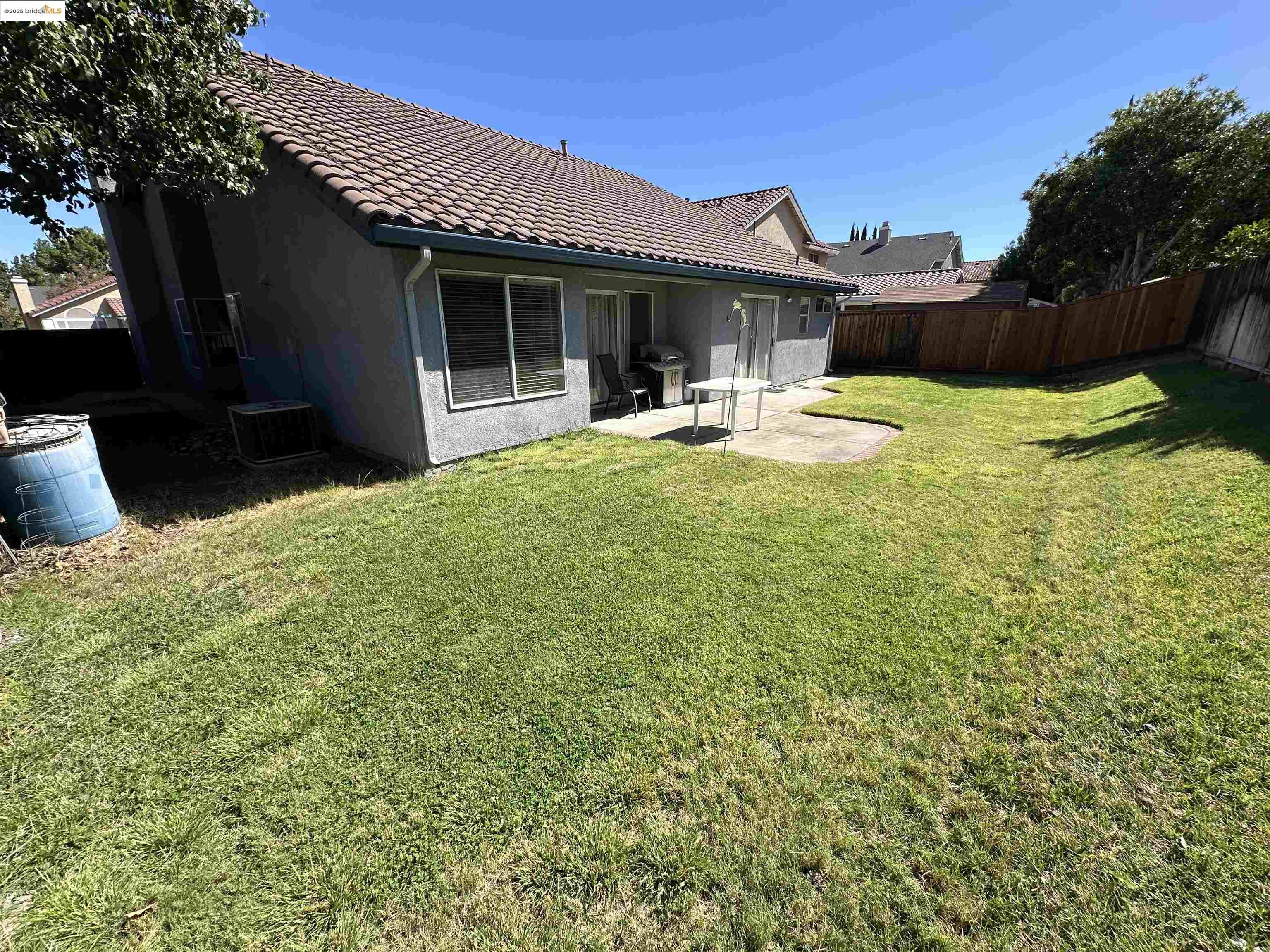 Detail Gallery Image 3 of 3 For 1590 Doe Trail Ln, Tracy,  CA 95376 - 3 Beds | 2 Baths