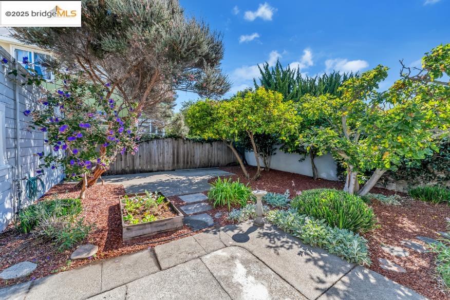 Detail Gallery Image 19 of 25 For 487 43rd St, Oakland,  CA 94609 - – Beds | – Baths