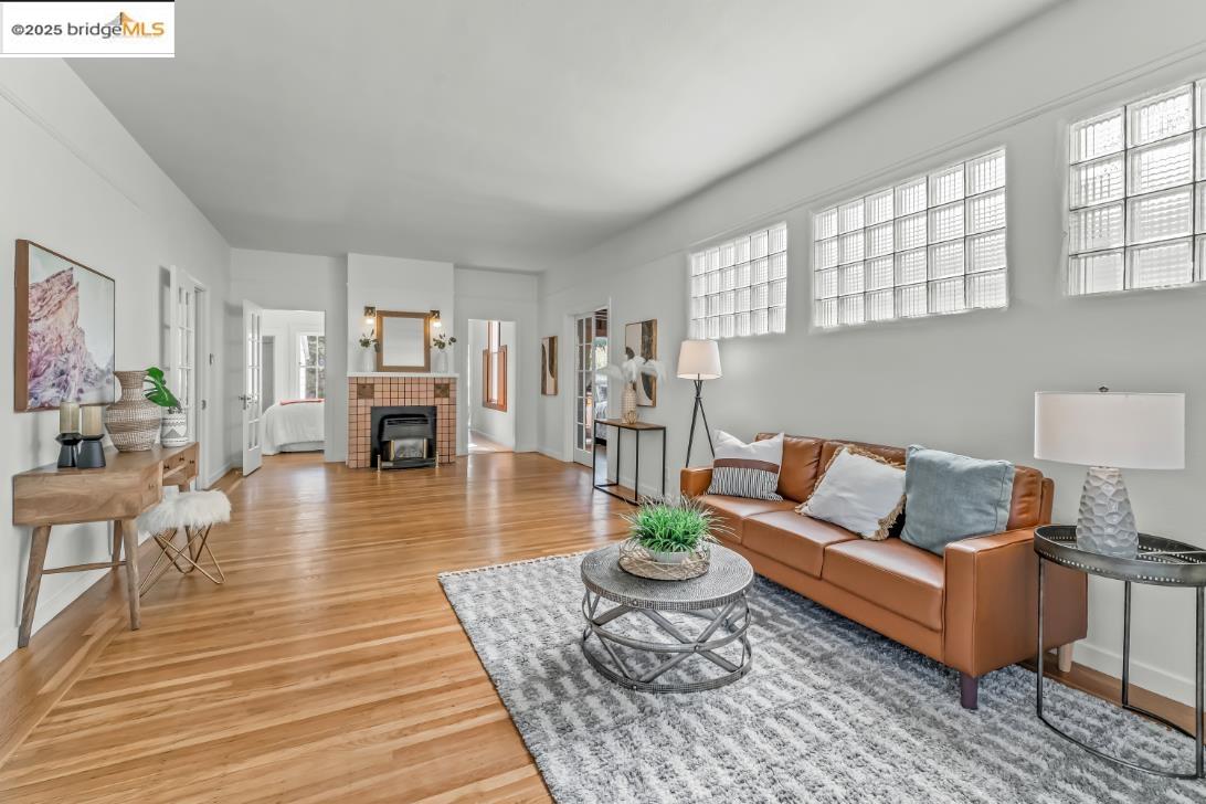 Detail Gallery Image 4 of 25 For 487 43rd St, Oakland,  CA 94609 - – Beds | – Baths