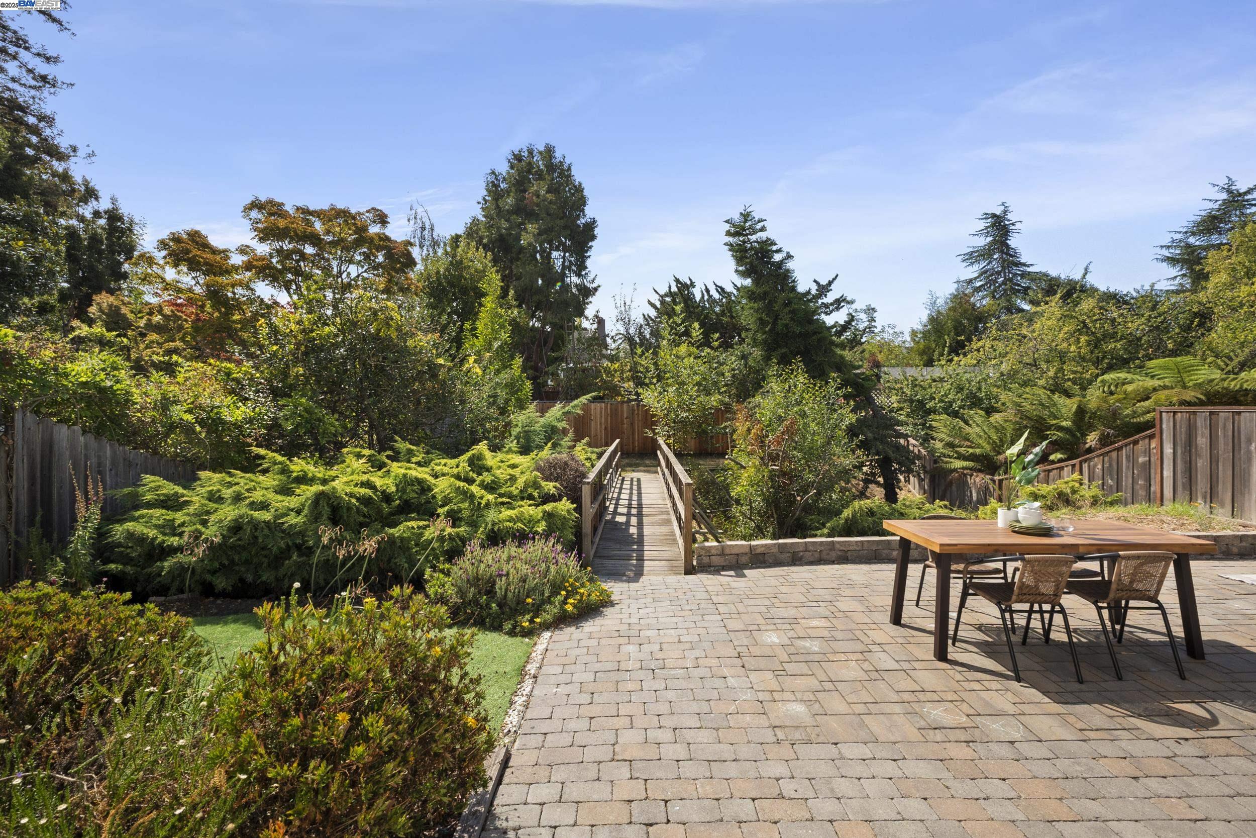 Detail Gallery Image 17 of 23 For 1458 Cedar St, Berkeley,  CA 94702 - 3 Beds | 2 Baths