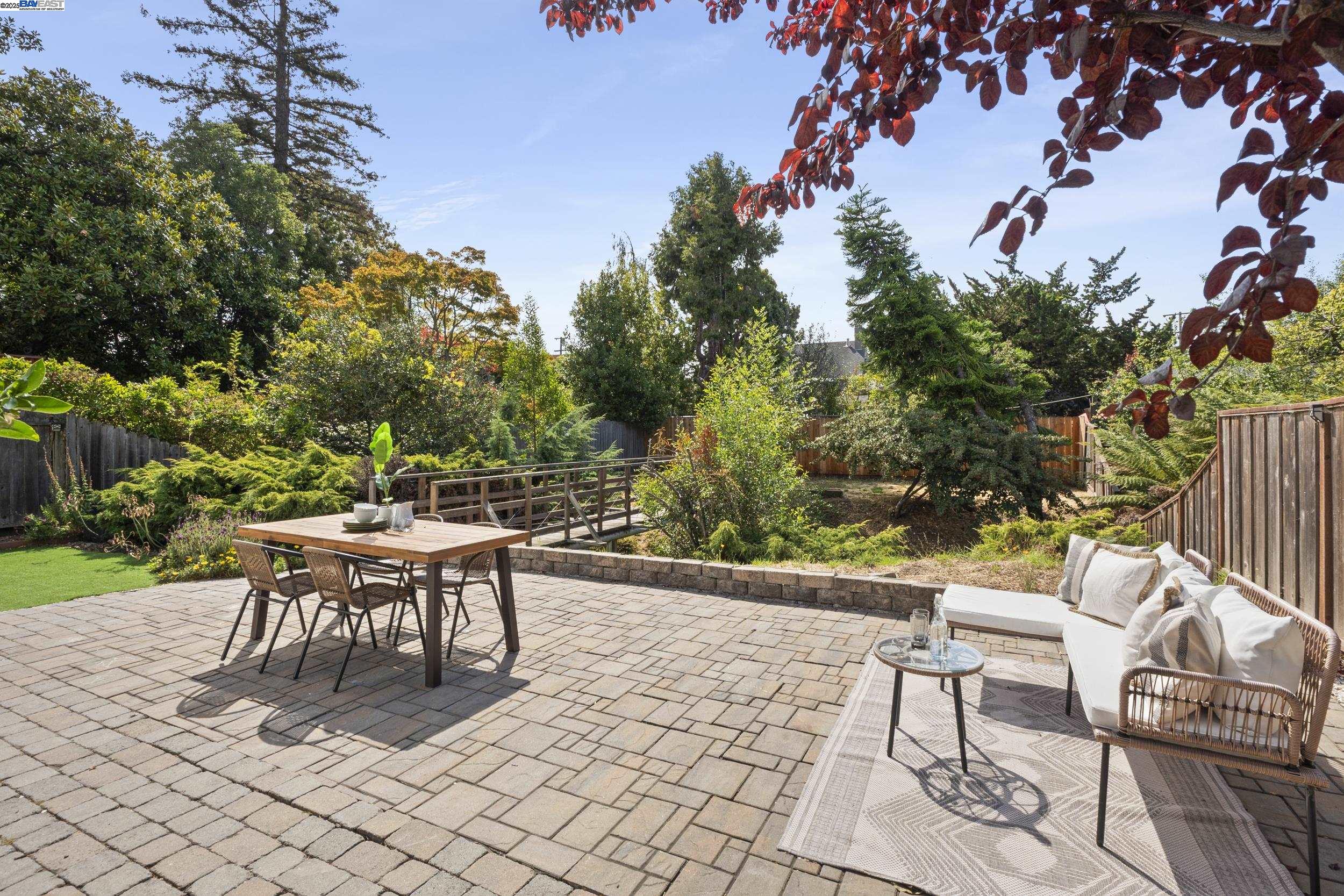 Detail Gallery Image 18 of 23 For 1458 Cedar St, Berkeley,  CA 94702 - 3 Beds | 2 Baths