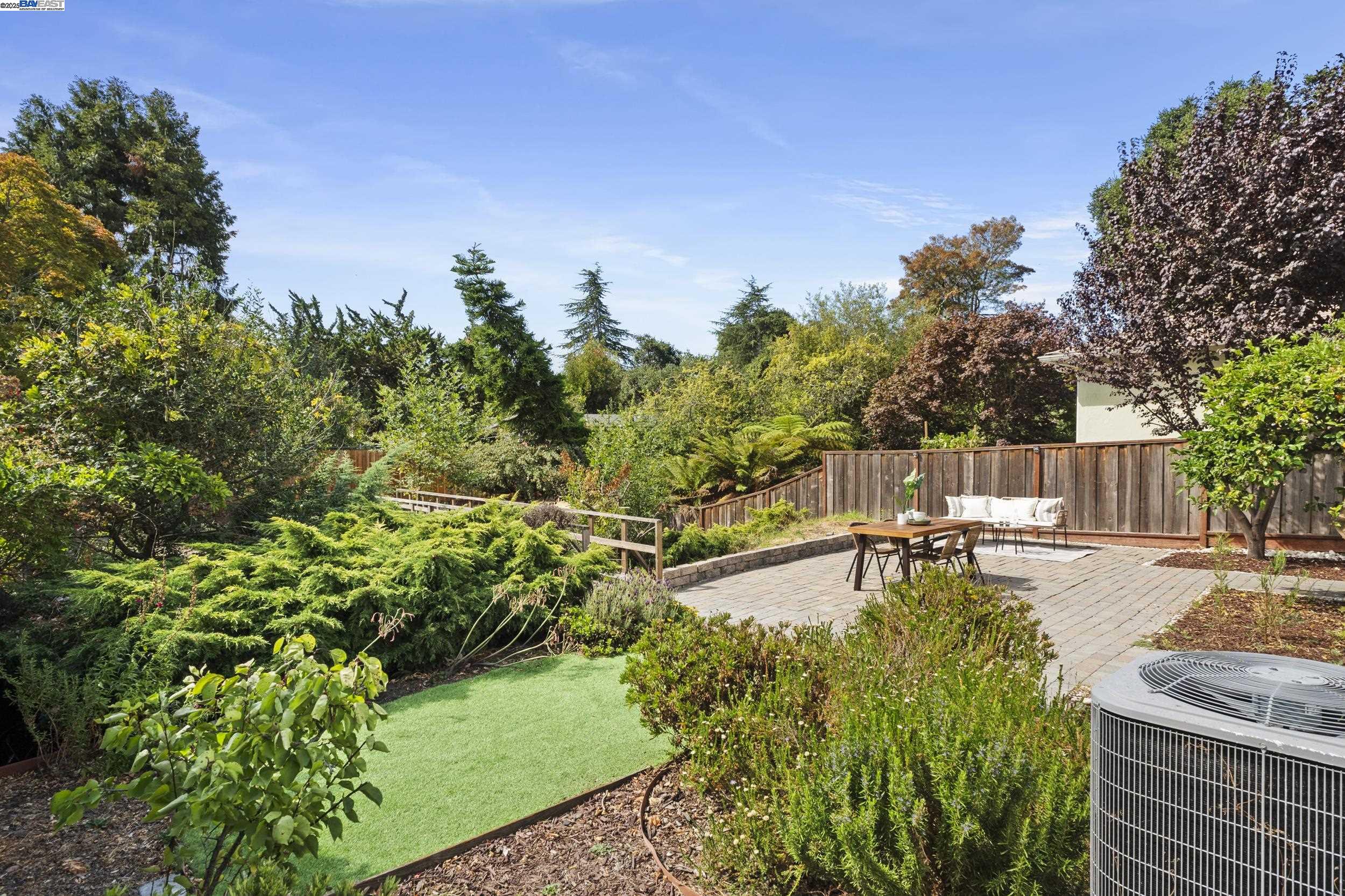 Detail Gallery Image 19 of 23 For 1458 Cedar St, Berkeley,  CA 94702 - 3 Beds | 2 Baths