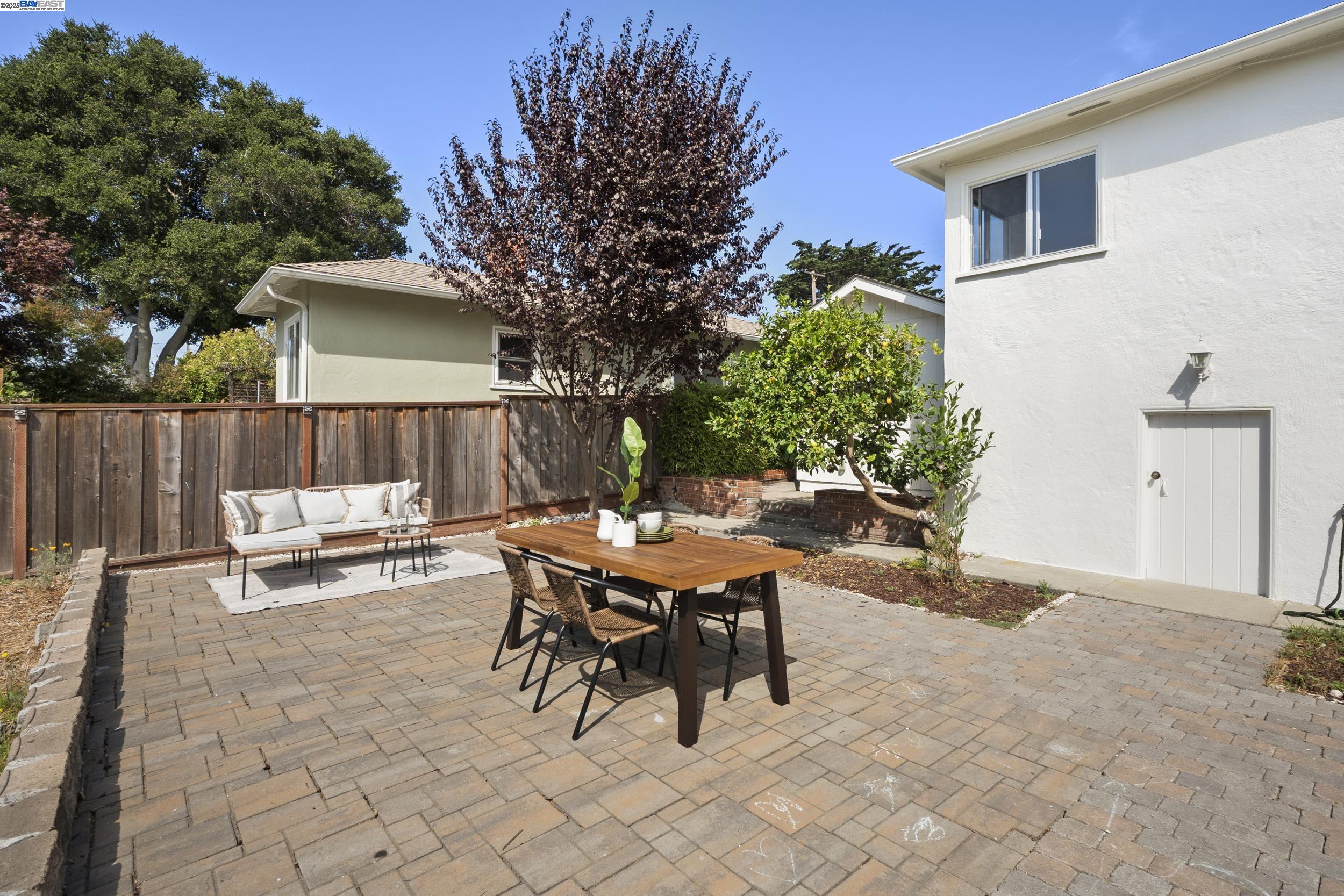 Detail Gallery Image 20 of 23 For 1458 Cedar St, Berkeley,  CA 94702 - 3 Beds | 2 Baths