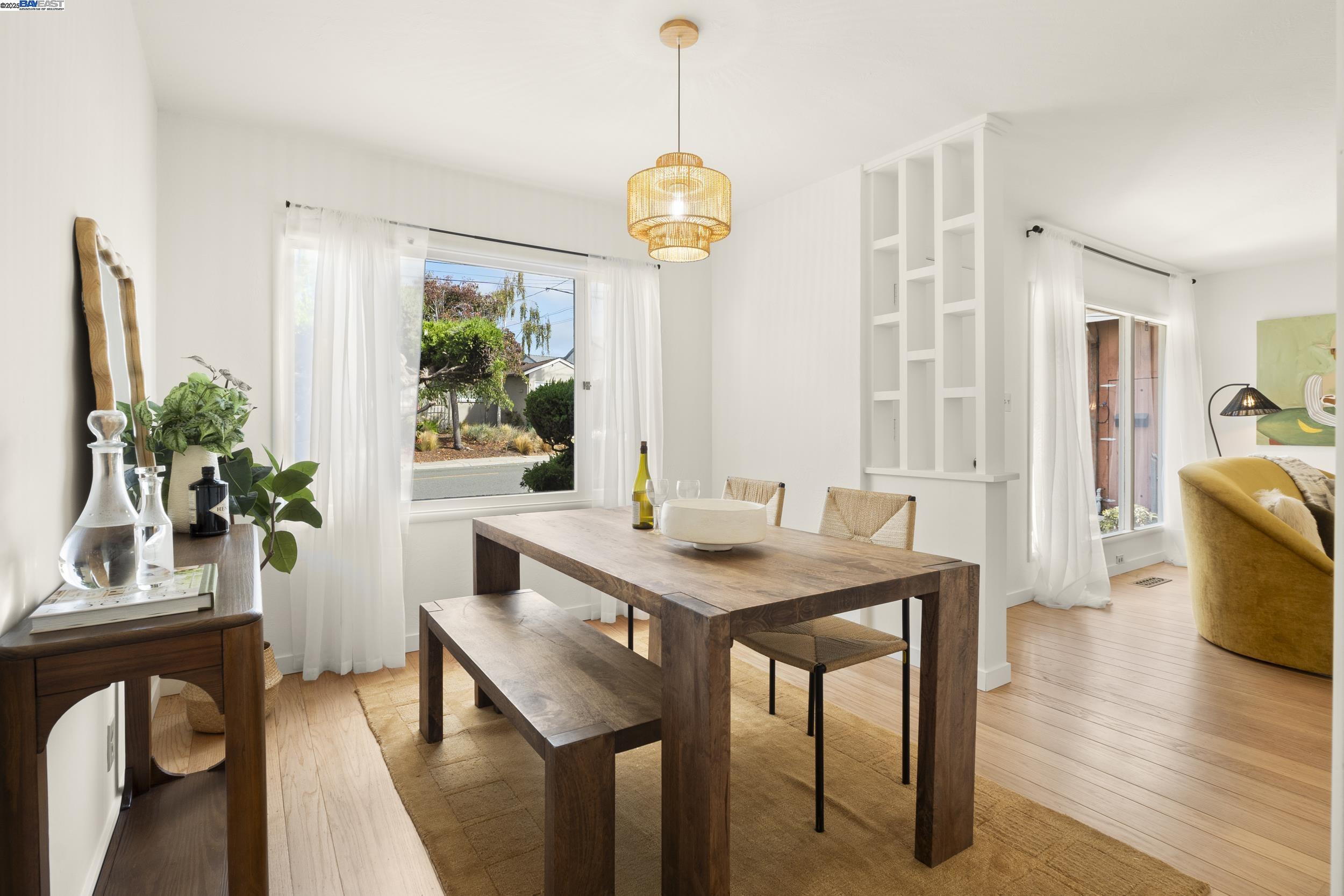 Detail Gallery Image 4 of 23 For 1458 Cedar St, Berkeley,  CA 94702 - 3 Beds | 2 Baths
