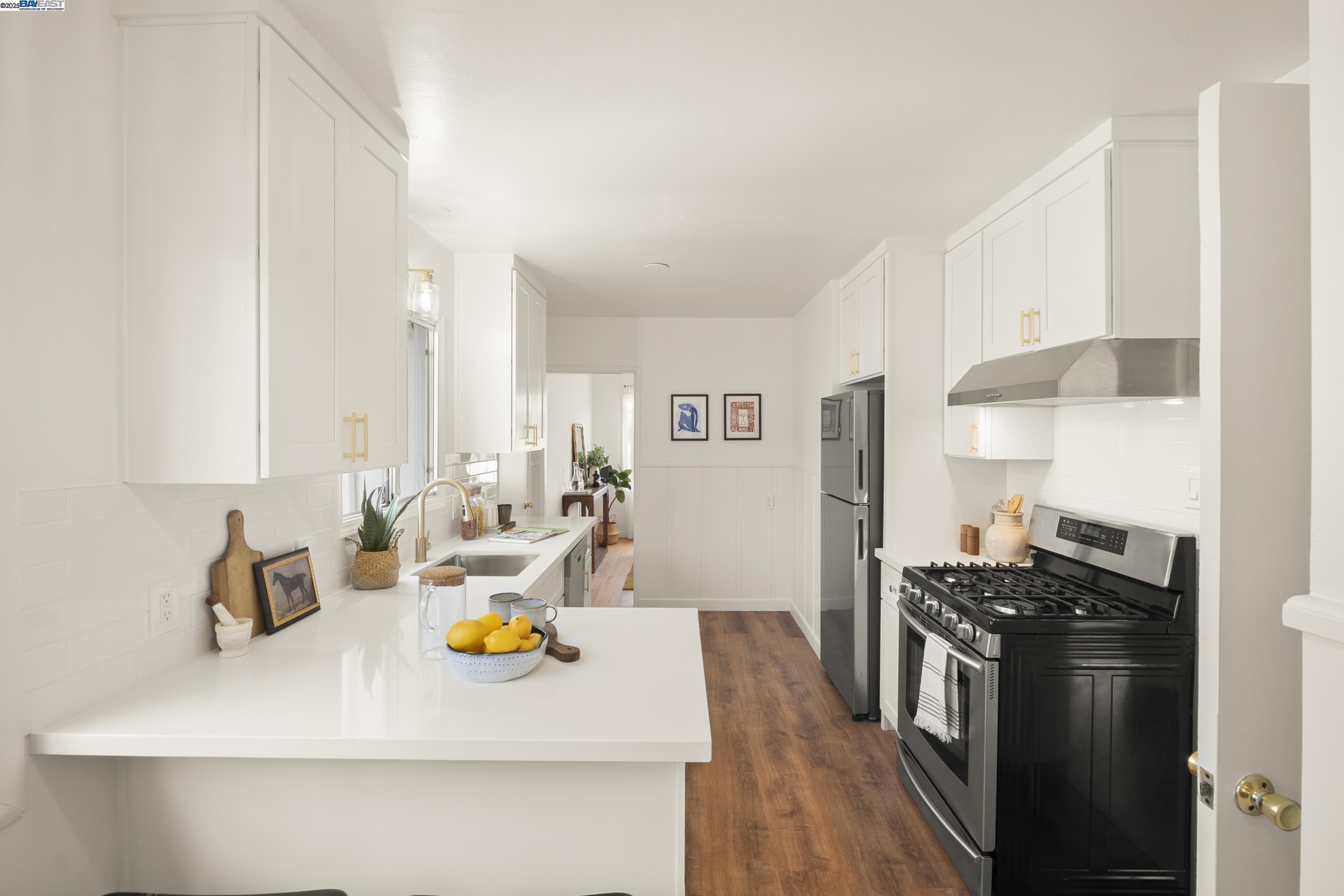Detail Gallery Image 8 of 23 For 1458 Cedar St, Berkeley,  CA 94702 - 3 Beds | 2 Baths