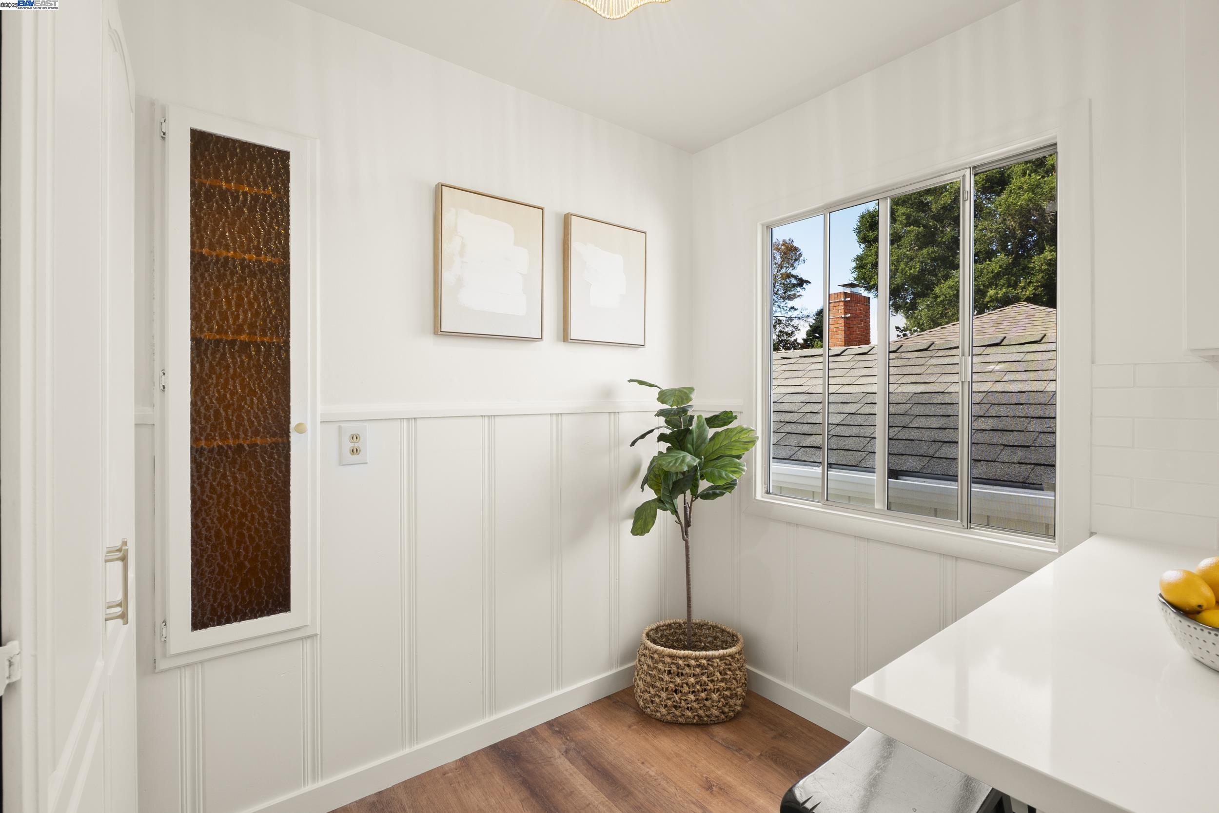 Detail Gallery Image 9 of 23 For 1458 Cedar St, Berkeley,  CA 94702 - 3 Beds | 2 Baths