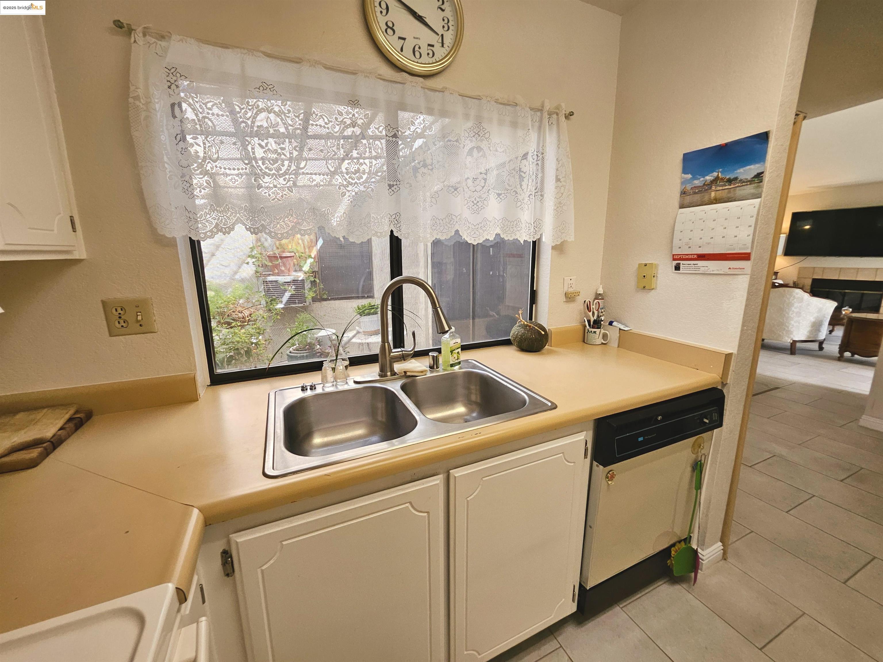 Detail Gallery Image 12 of 35 For 427 Grovewood Loop, Brentwood,  CA 94513 - 3 Beds | 2 Baths