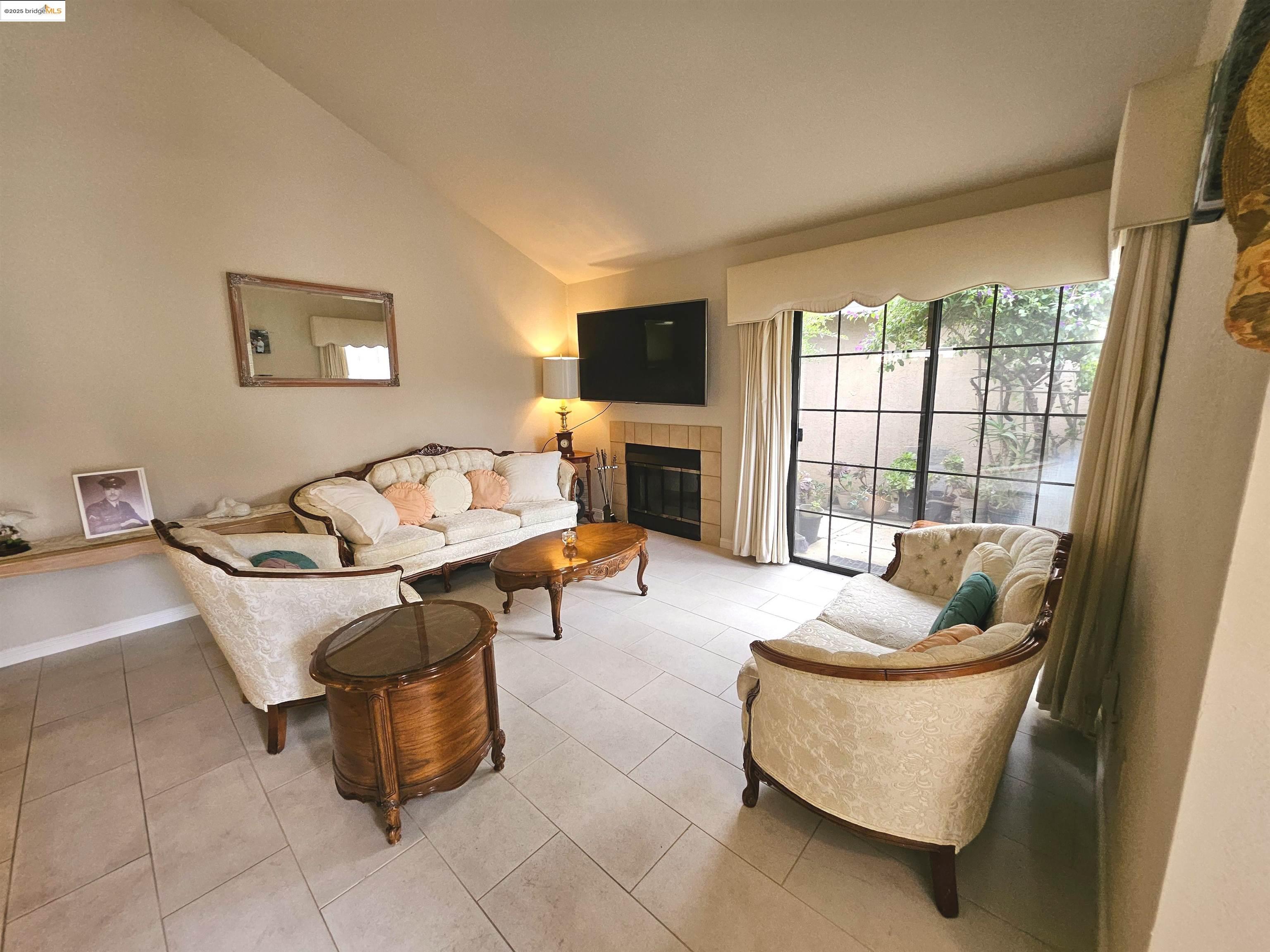 Detail Gallery Image 3 of 34 For 427 Grovewood Loop, Brentwood,  CA 94513 - 3 Beds | 2 Baths