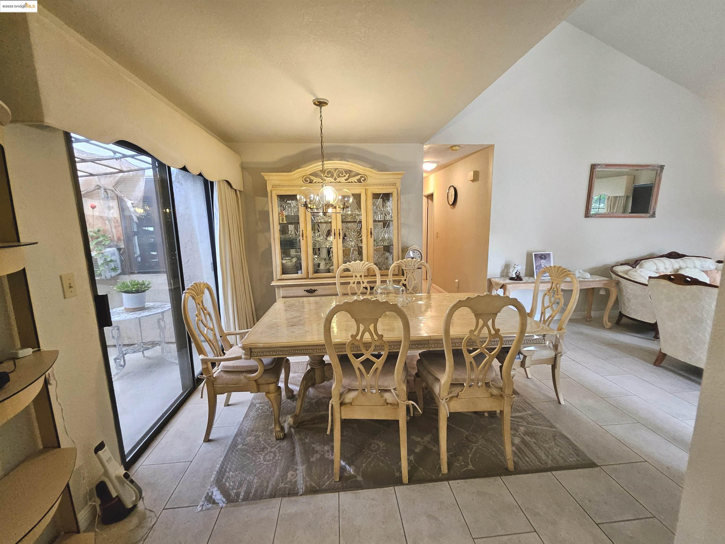 Detail Gallery Image 8 of 34 For 427 Grovewood Loop, Brentwood,  CA 94513 - 3 Beds | 2 Baths