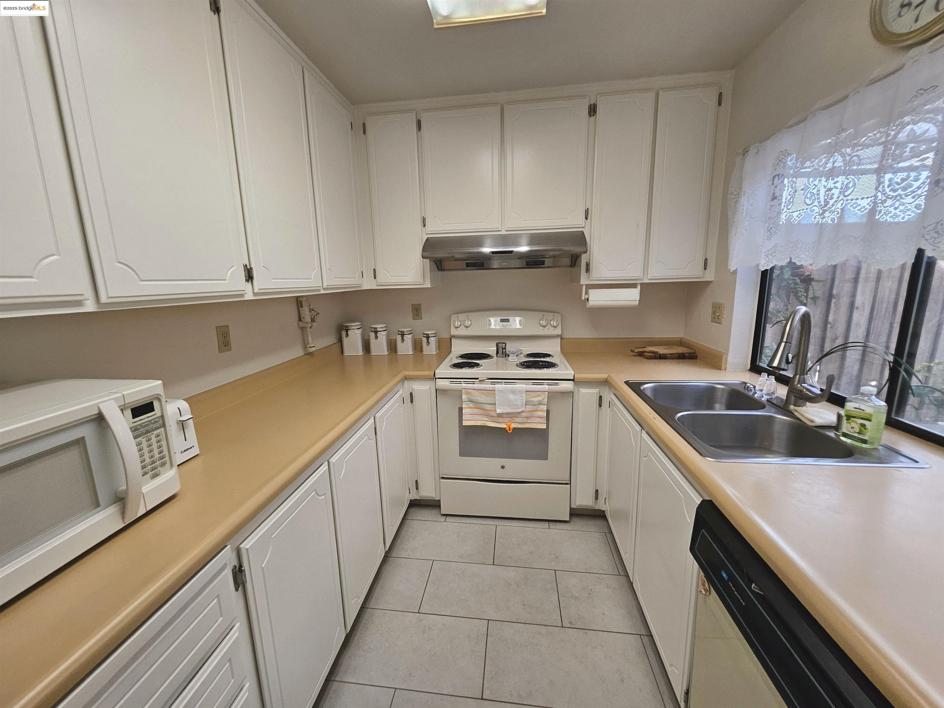 Detail Gallery Image 10 of 34 For 427 Grovewood Loop, Brentwood,  CA 94513 - 3 Beds | 2 Baths