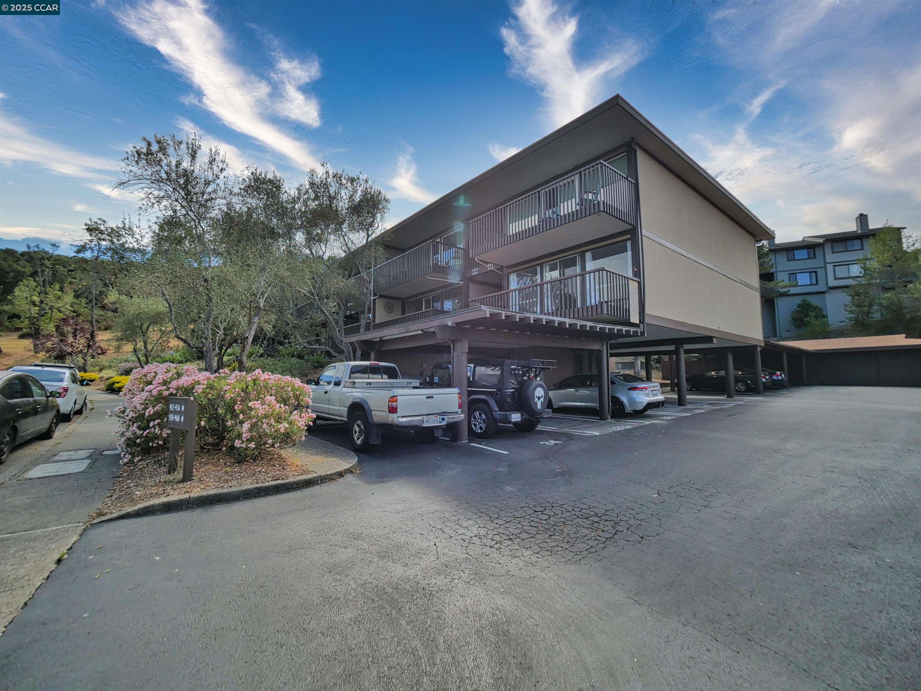 Detail Gallery Image 2 of 60 For 938 Lea Drive, San Rafael,  CA 94903 - 1 Beds | 1 Baths