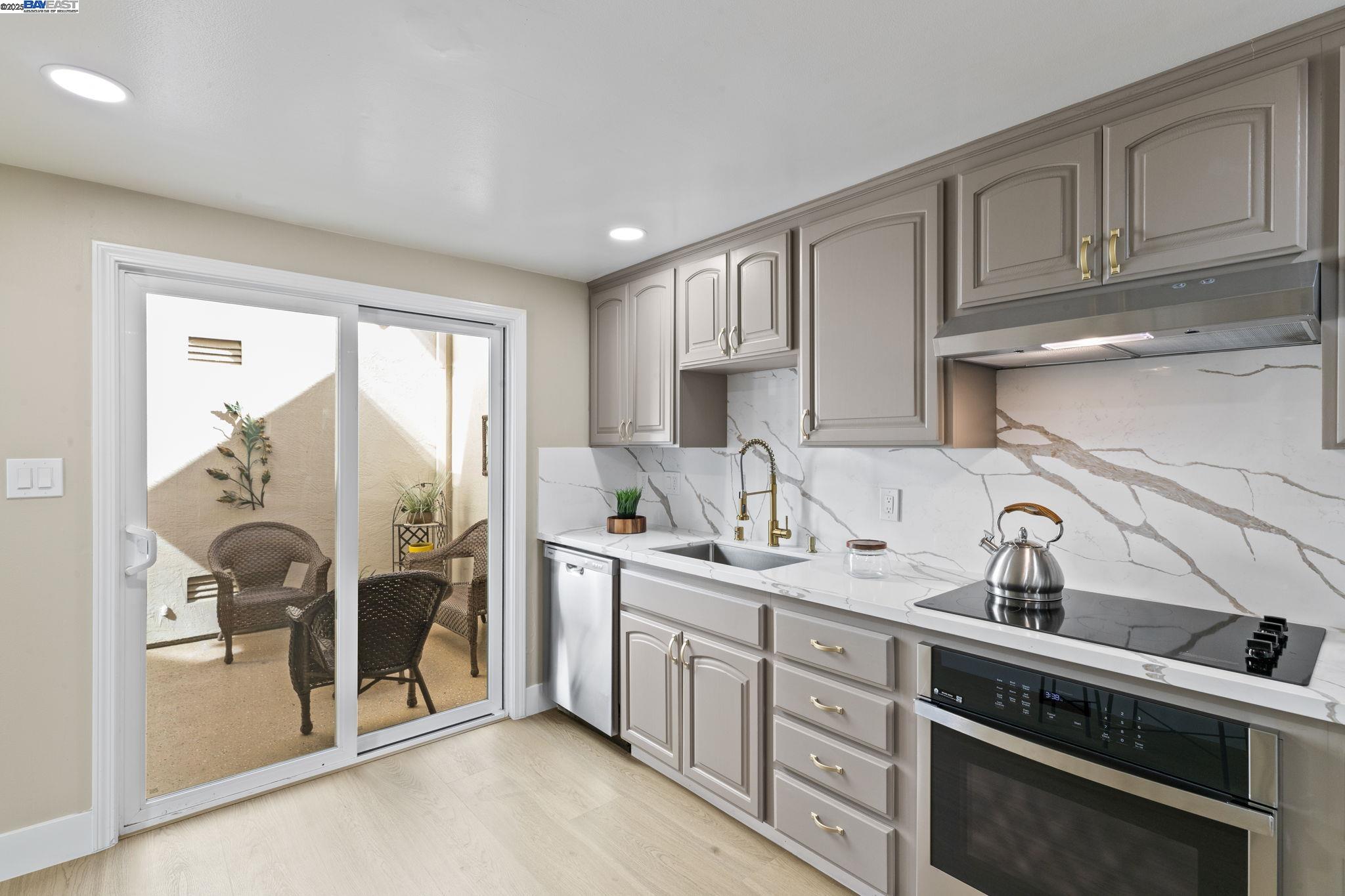Detail Gallery Image 13 of 41 For 5139 Dryden Ct, Newark,  CA 94560 - 4 Beds | 2/1 Baths