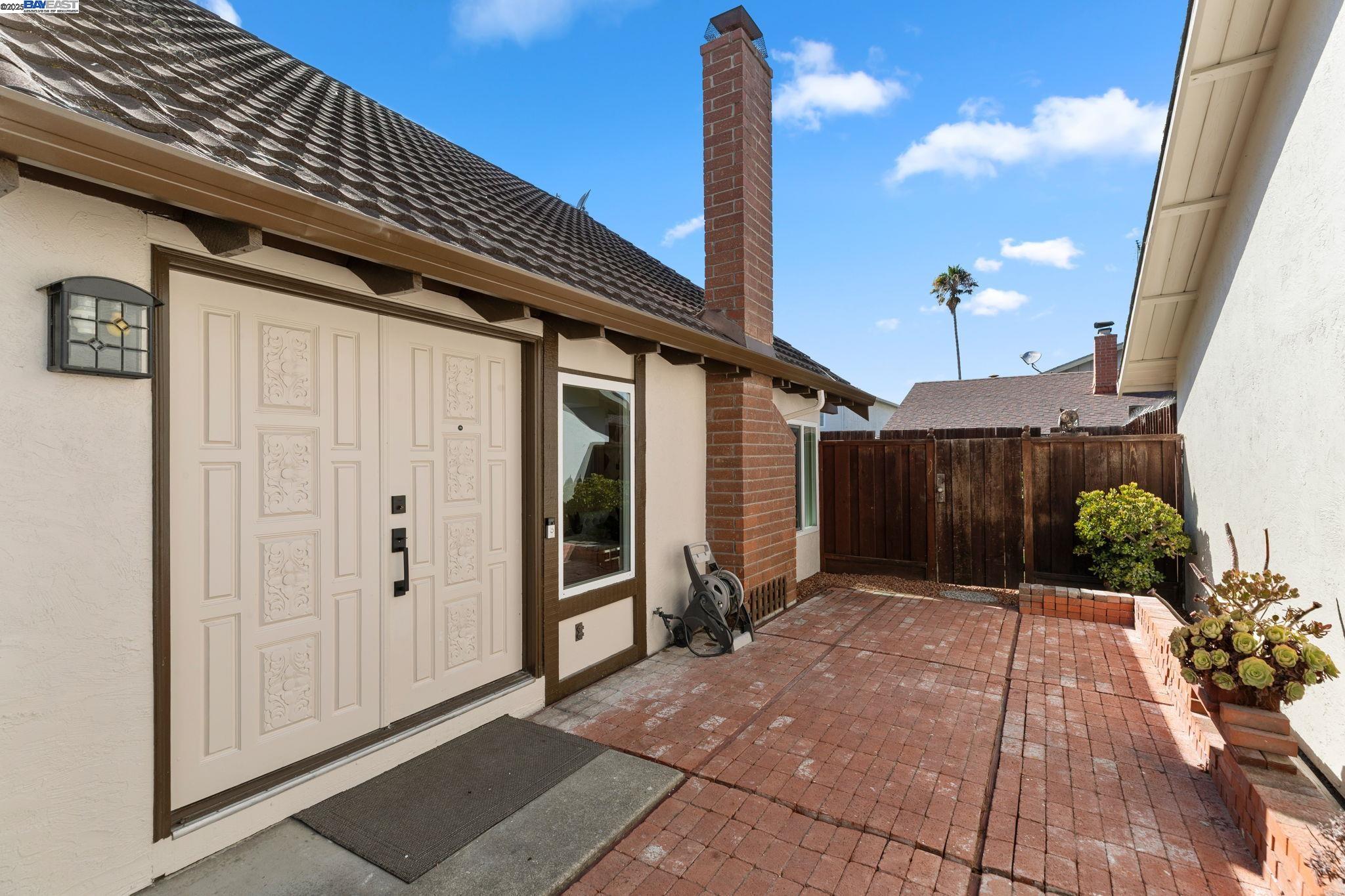 Detail Gallery Image 3 of 41 For 5139 Dryden Ct, Newark,  CA 94560 - 4 Beds | 2/1 Baths