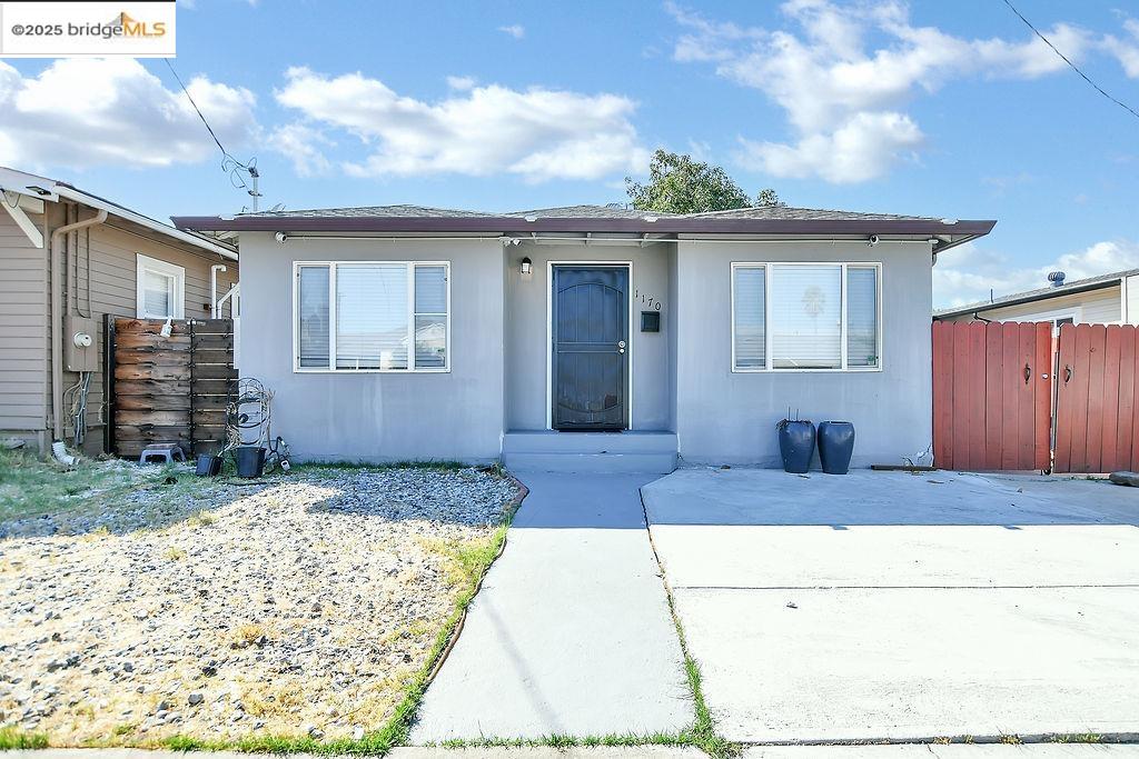 Detail Gallery Image 1 of 21 For 1170 Columbia St, Pittsburg,  CA 94565 - 3 Beds | 2 Baths