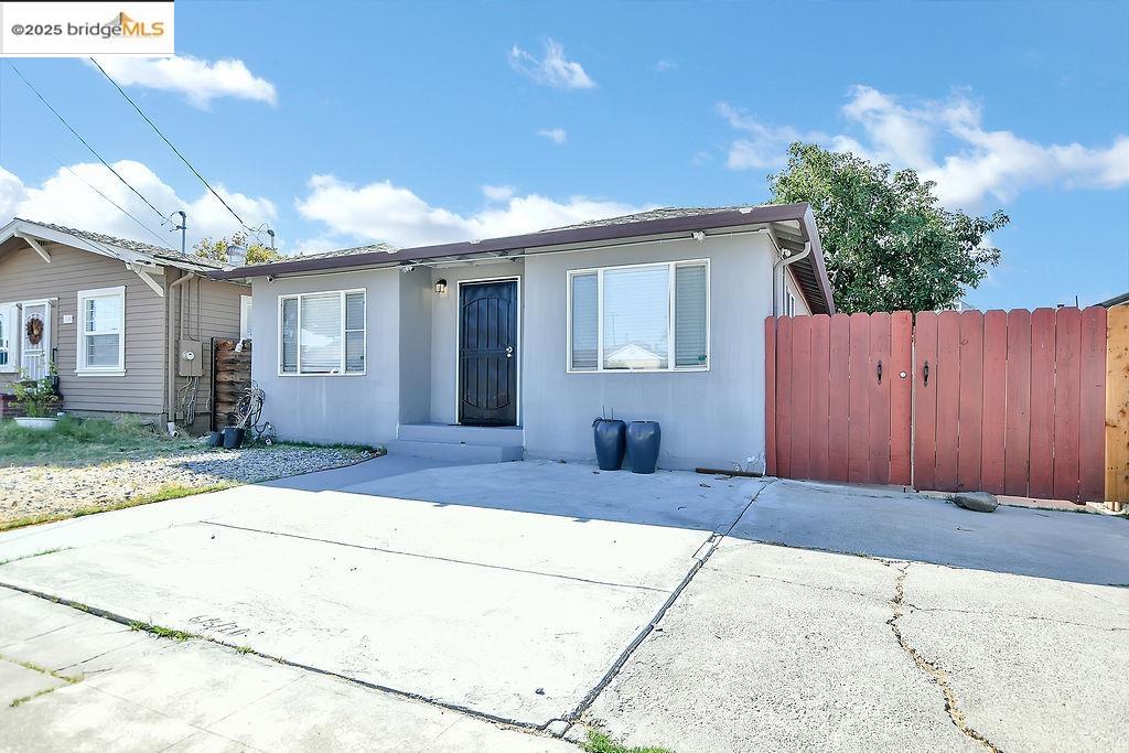 Detail Gallery Image 2 of 21 For 1170 Columbia St, Pittsburg,  CA 94565 - 3 Beds | 2 Baths