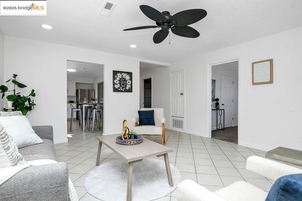 Detail Gallery Image 5 of 21 For 1170 Columbia St, Pittsburg,  CA 94565 - 3 Beds | 2 Baths