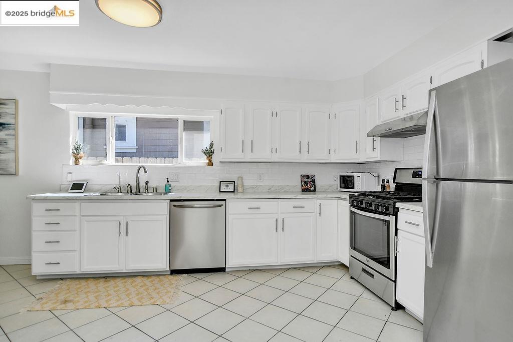 Detail Gallery Image 8 of 21 For 1170 Columbia St, Pittsburg,  CA 94565 - 3 Beds | 2 Baths