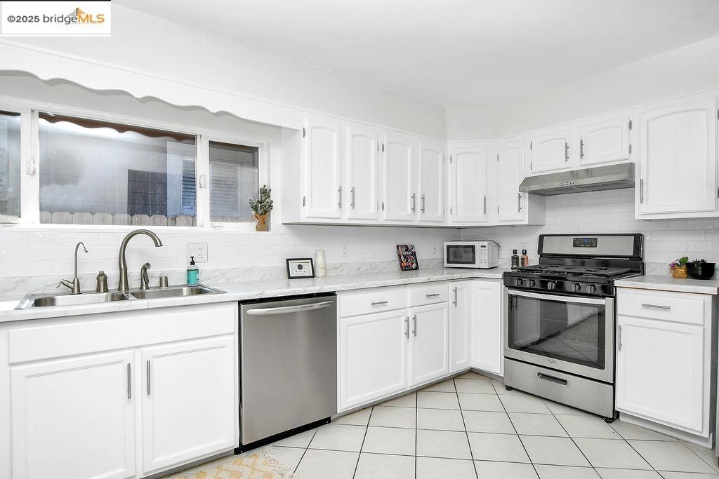 Detail Gallery Image 9 of 21 For 1170 Columbia St, Pittsburg,  CA 94565 - 3 Beds | 2 Baths