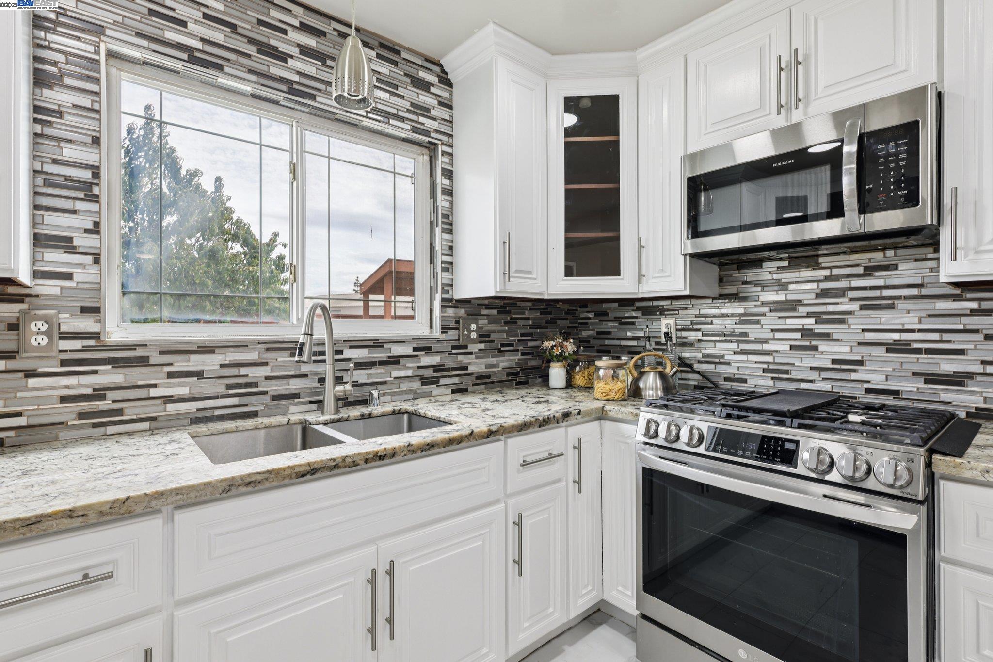 Detail Gallery Image 14 of 49 For 28399 Cubberley Ct, Hayward,  CA 94545 - 4 Beds | 2 Baths