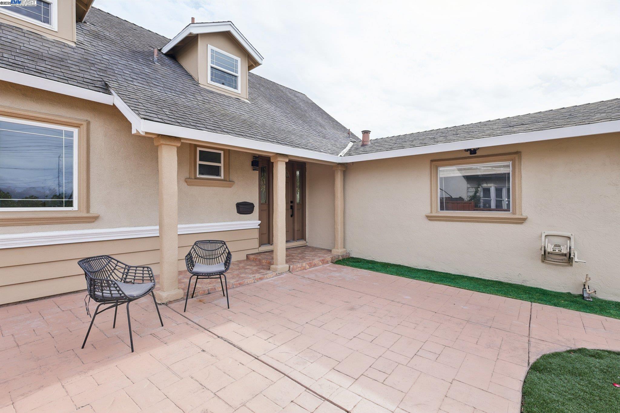 Detail Gallery Image 4 of 49 For 28399 Cubberley Ct, Hayward,  CA 94545 - 4 Beds | 2 Baths