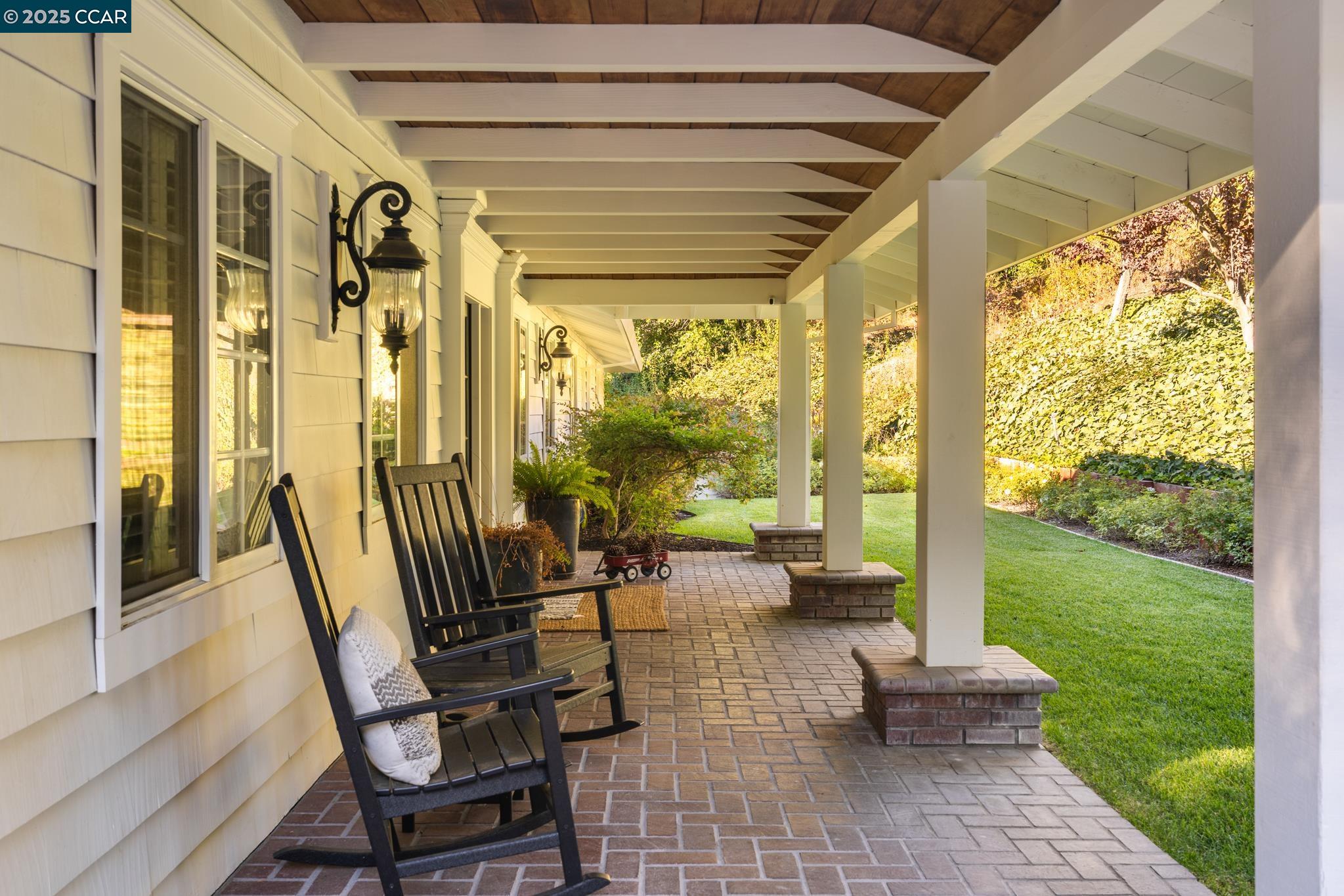 Detail Gallery Image 2 of 33 For 27 Squire Ct, Alamo,  CA 94507 - 4 Beds | 3/1 Baths