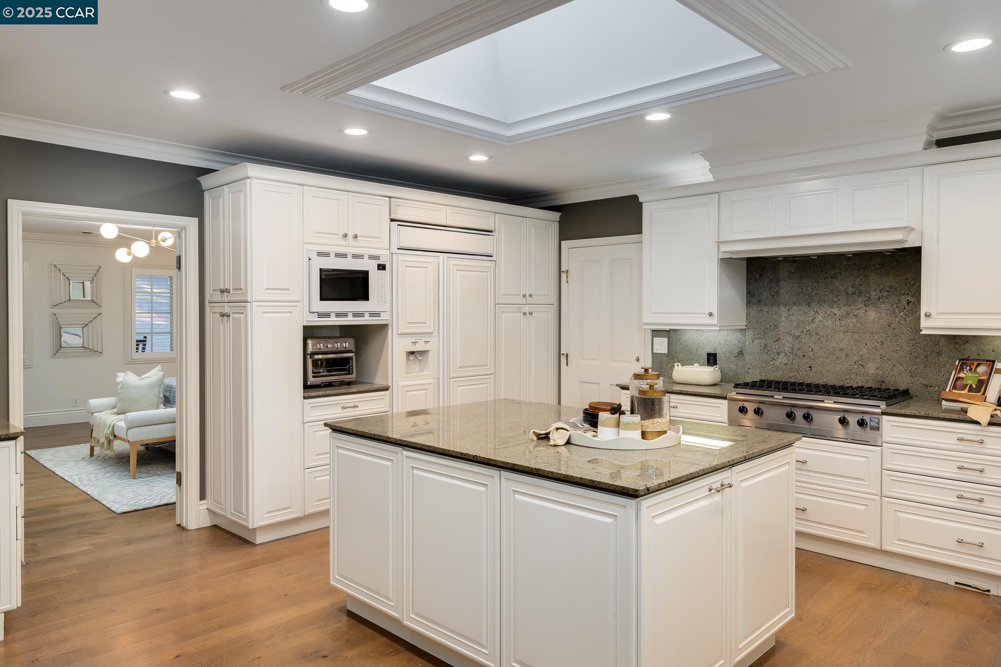 Detail Gallery Image 8 of 33 For 27 Squire Ct, Alamo,  CA 94507 - 4 Beds | 3/1 Baths