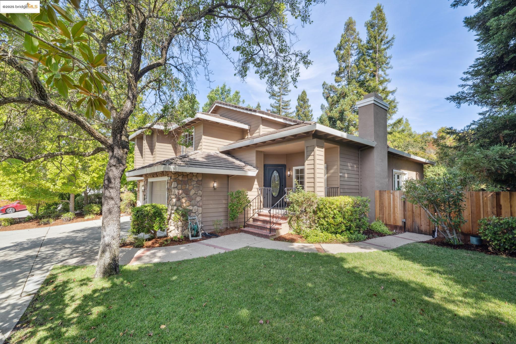Detail Gallery Image 2 of 41 For 579 Grimsby Ln, Danville,  CA 94506 - 4 Beds | 3 Baths