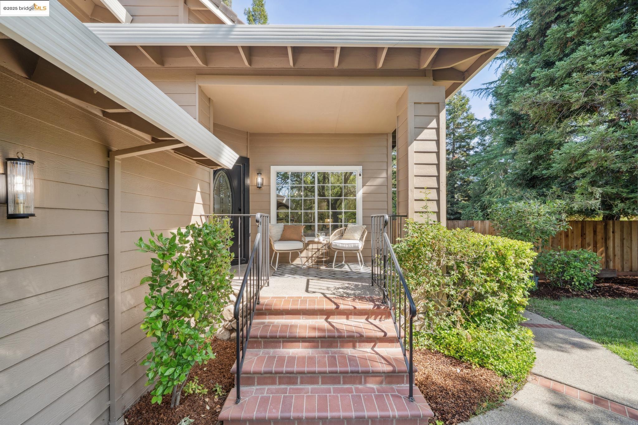 Detail Gallery Image 3 of 41 For 579 Grimsby Ln, Danville,  CA 94506 - 4 Beds | 3 Baths