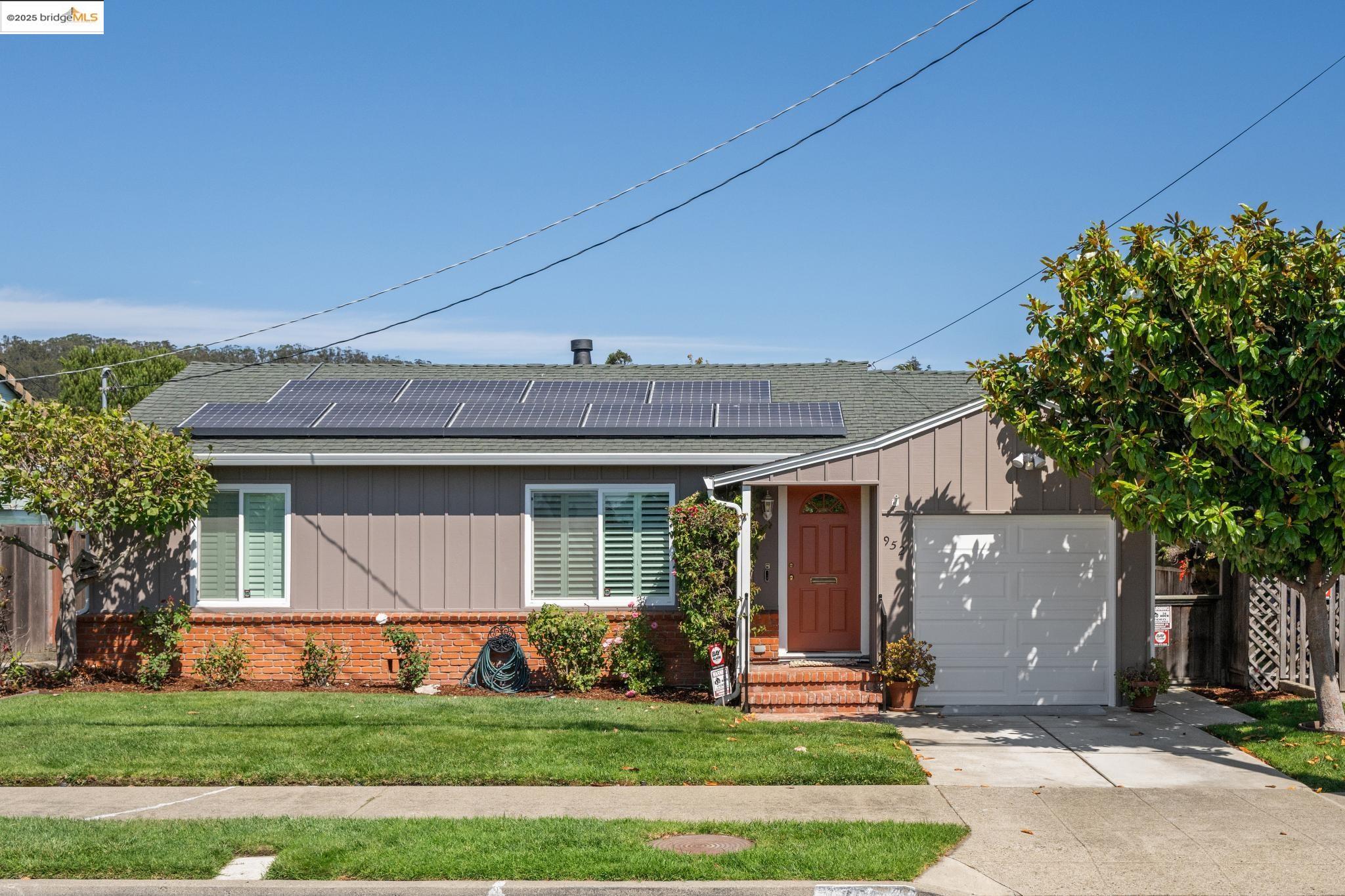 Detail Gallery Image 1 of 57 For 952 Amador St, Richmond,  CA 94805 - 2 Beds | 1 Baths