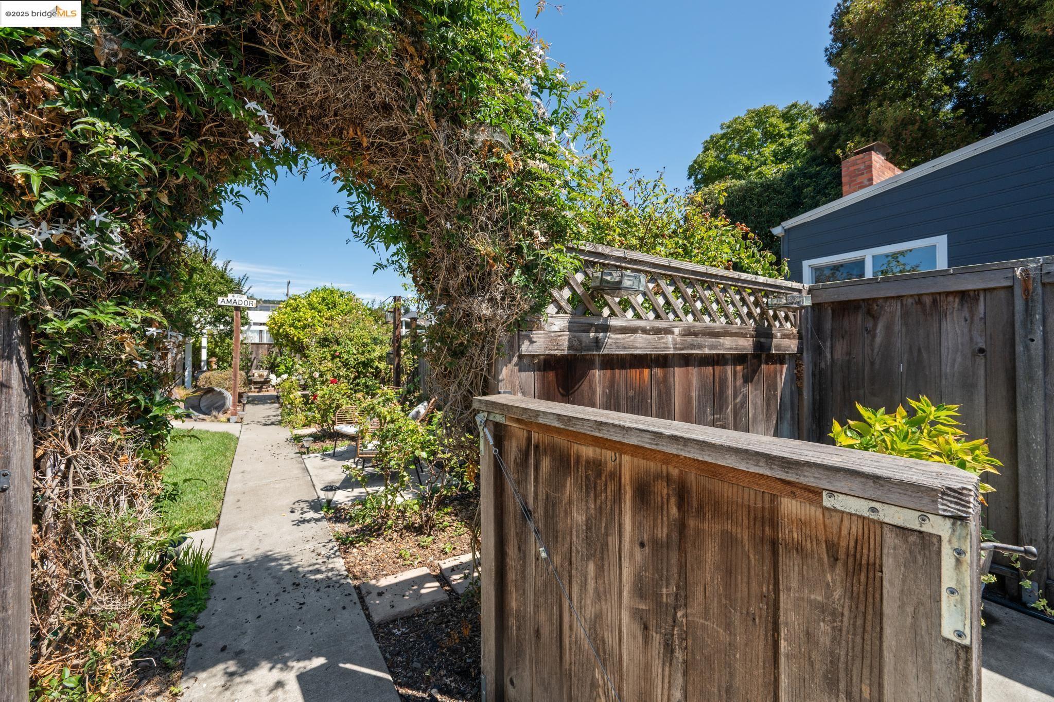Detail Gallery Image 39 of 57 For 952 Amador St, Richmond,  CA 94805 - 2 Beds | 1 Baths
