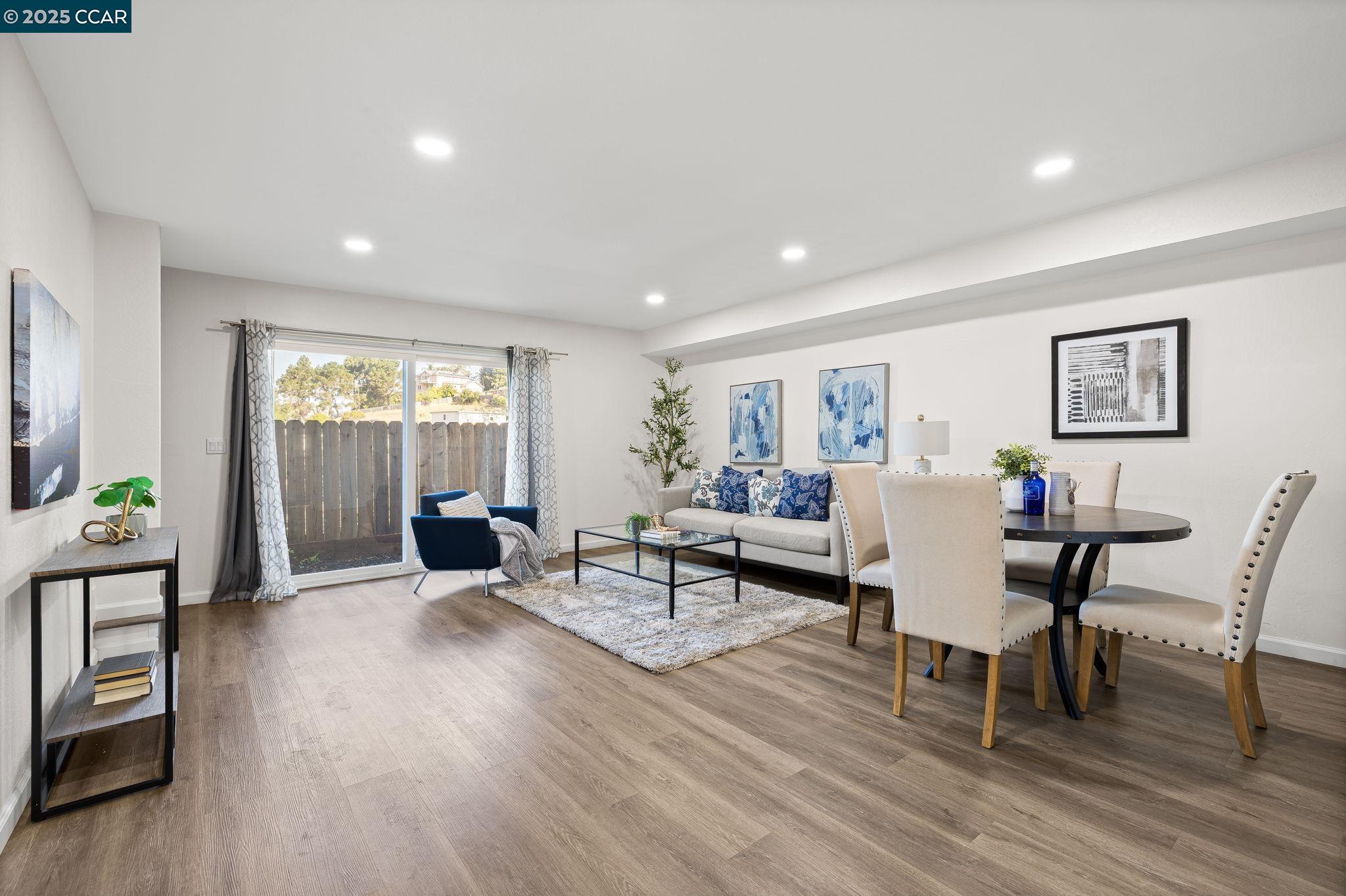 Front Image Thumbnail for CC41111022