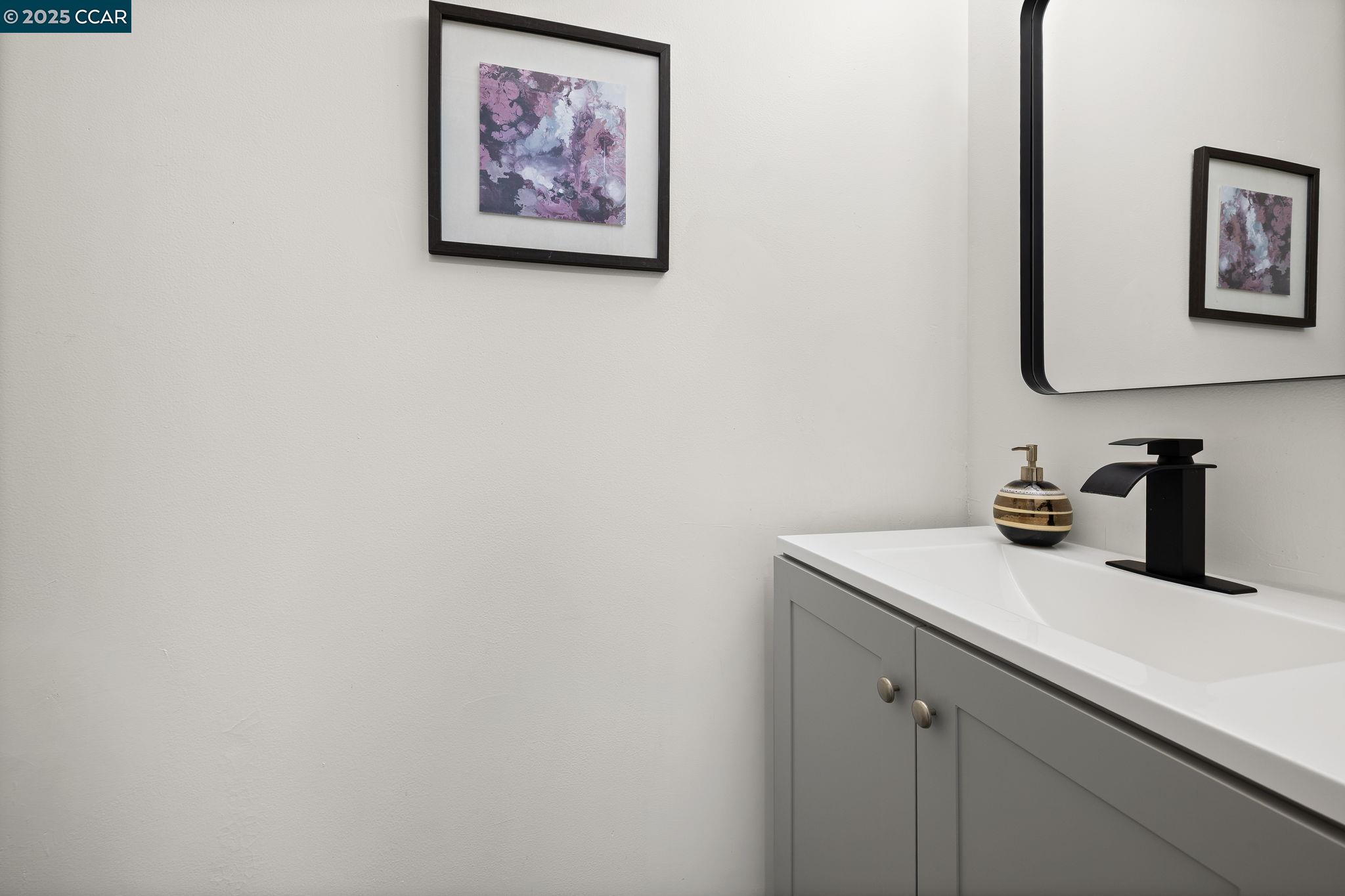 Detail Gallery Image 12 of 23 For 371 Joan Vista Street, El Sobrante,  CA 94803-1913 - 3 Beds | 2/1 Baths