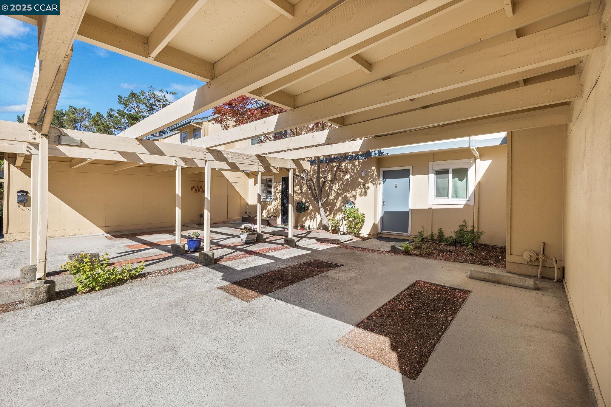 Detail Gallery Image 3 of 23 For 371 Joan Vista Street, El Sobrante,  CA 94803-1913 - 3 Beds | 2/1 Baths