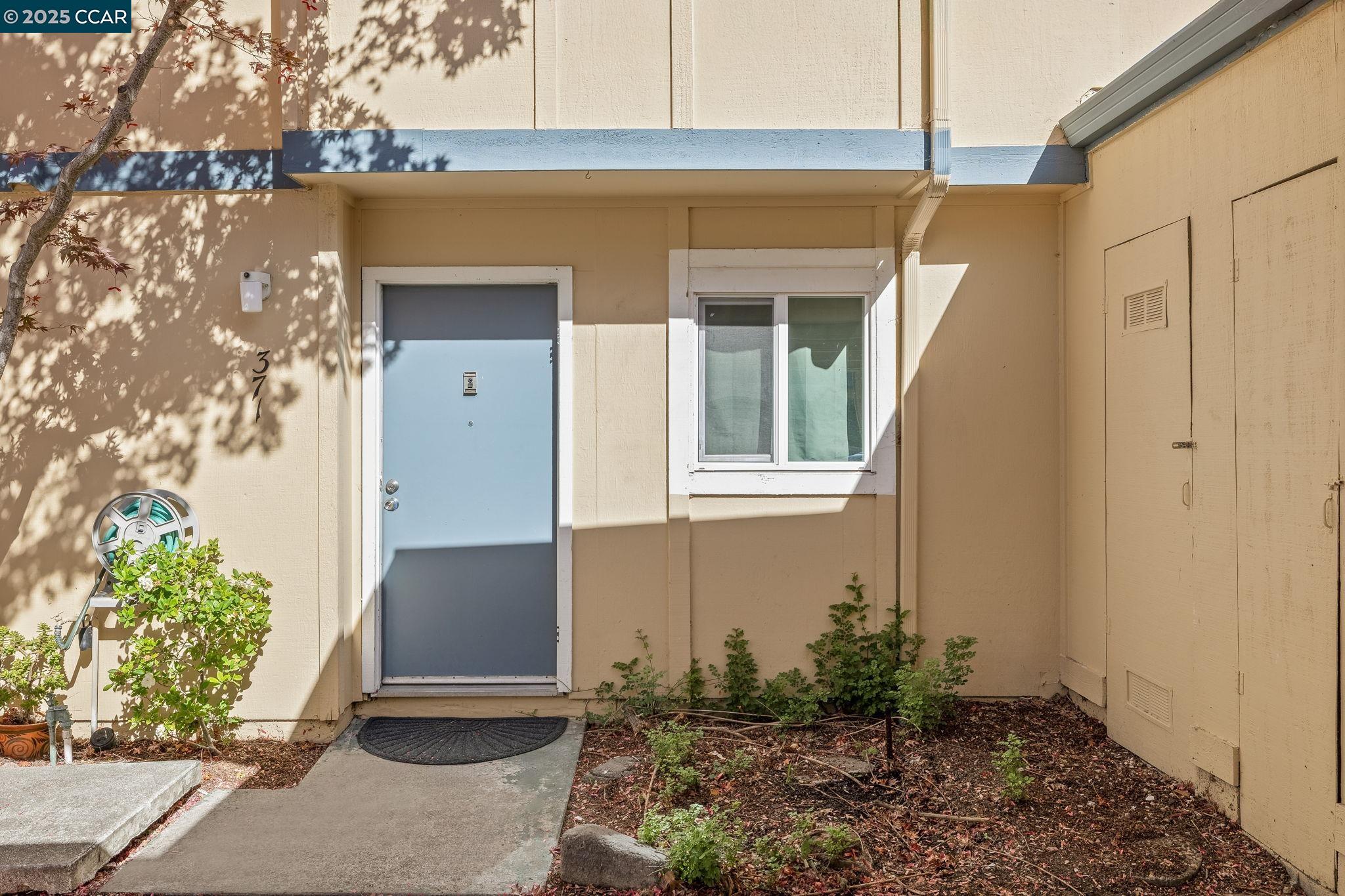 Detail Gallery Image 5 of 23 For 371 Joan Vista Street, El Sobrante,  CA 94803-1913 - 3 Beds | 2/1 Baths