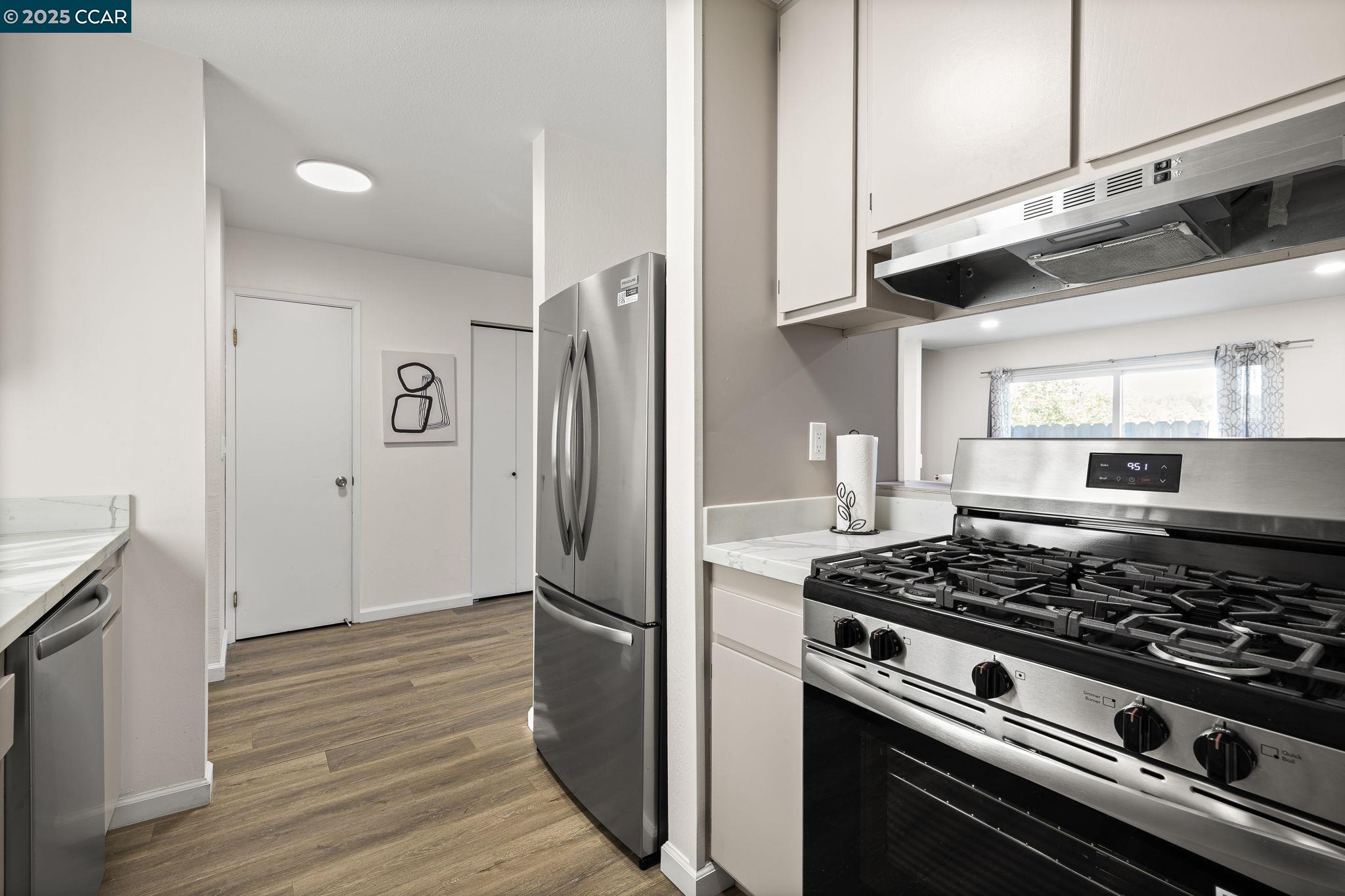 Detail Gallery Image 10 of 23 For 371 Joan Vista Street, El Sobrante,  CA 94803-1913 - 3 Beds | 2/1 Baths
