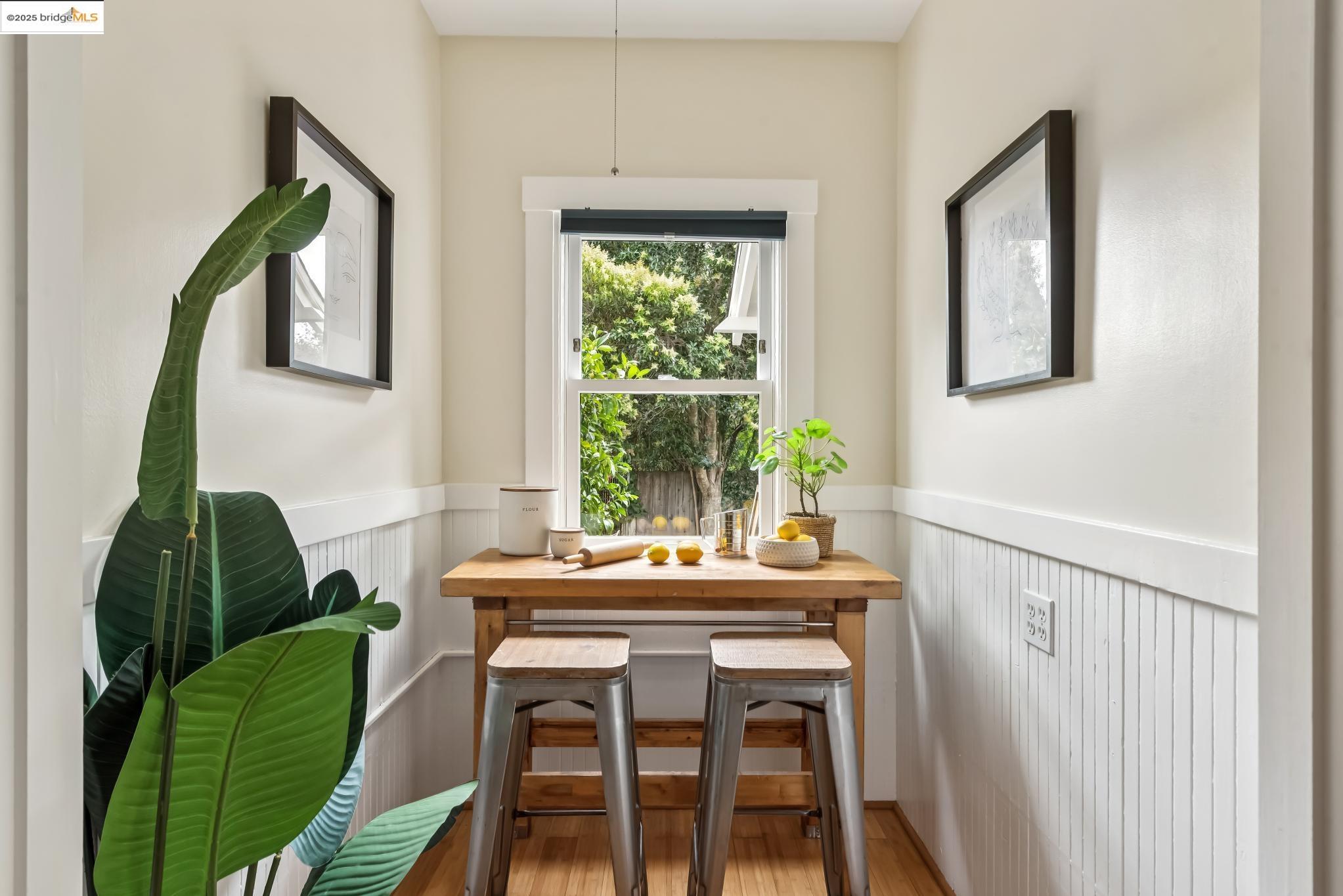Detail Gallery Image 12 of 28 For 419 43rd St., Oakland,  CA 94609 - 2 Beds | 1 Baths
