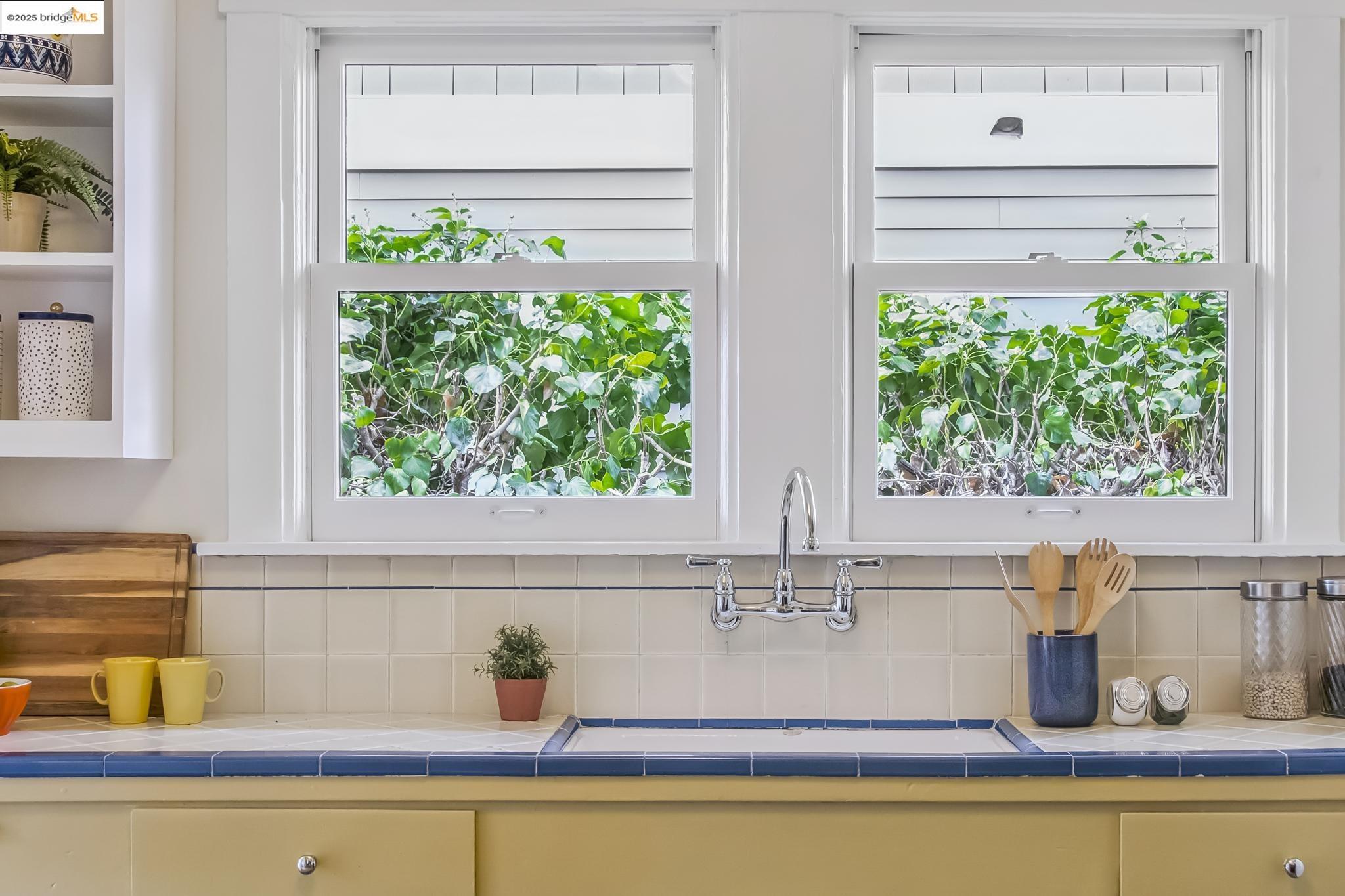 Detail Gallery Image 15 of 28 For 419 43rd St., Oakland,  CA 94609 - 2 Beds | 1 Baths