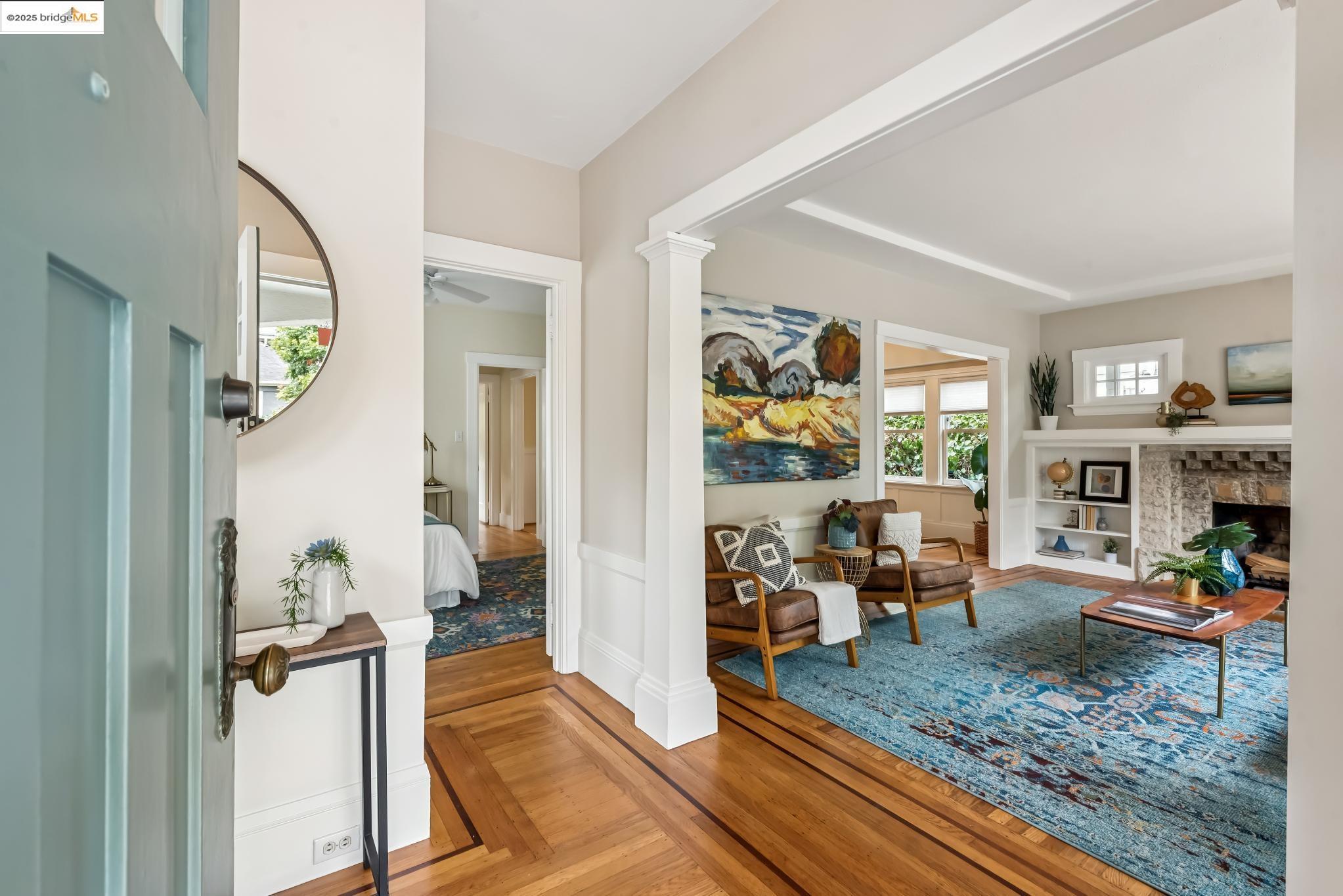 Detail Gallery Image 3 of 28 For 419 43rd St., Oakland,  CA 94609 - 2 Beds | 1 Baths