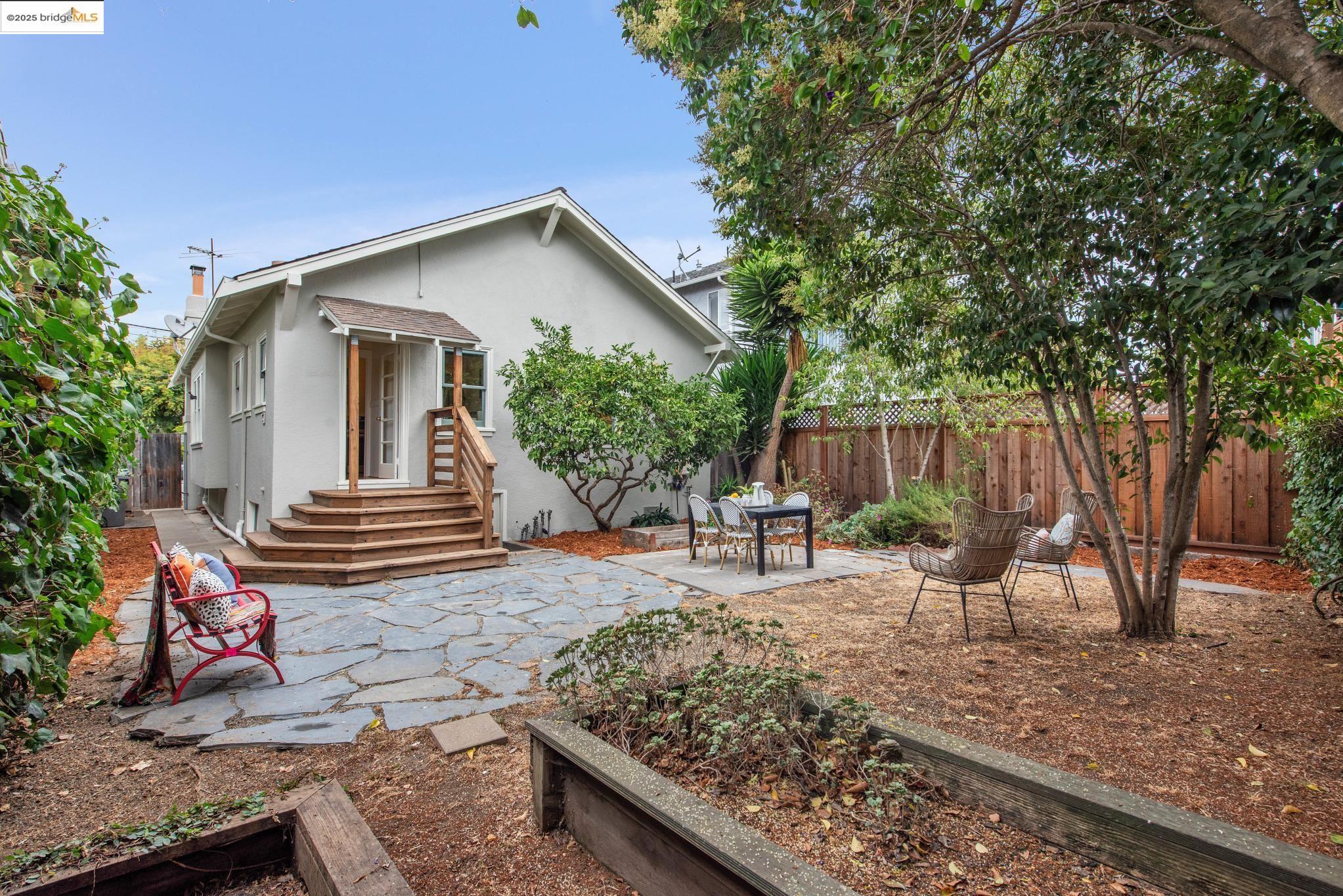 Detail Gallery Image 22 of 28 For 419 43rd St., Oakland,  CA 94609 - 2 Beds | 1 Baths
