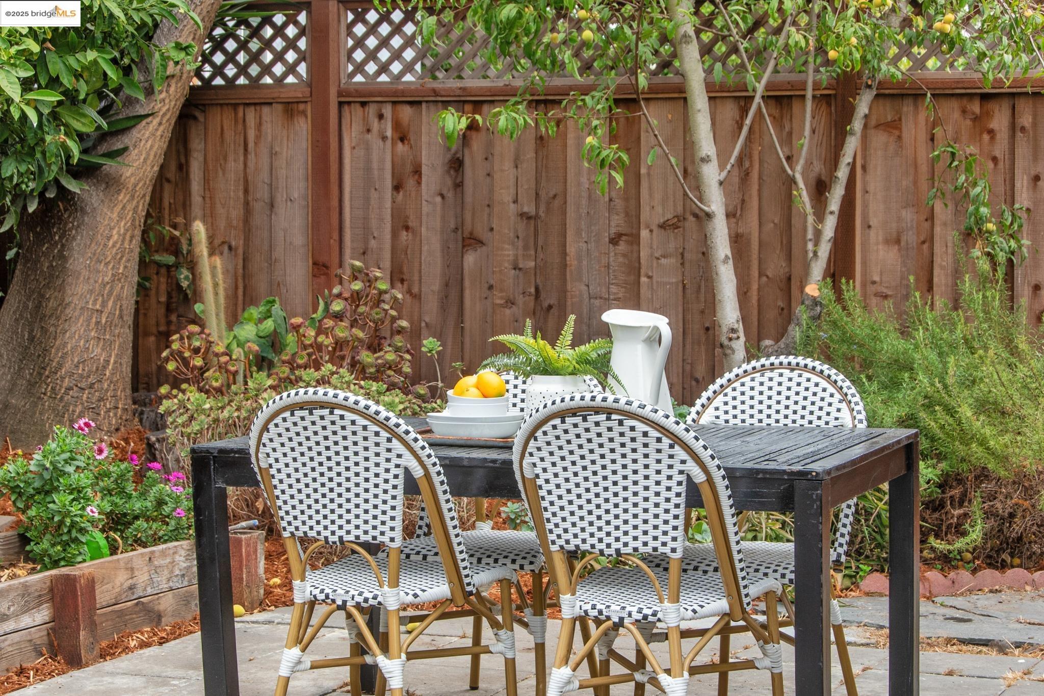 Detail Gallery Image 25 of 28 For 419 43rd St., Oakland,  CA 94609 - 2 Beds | 1 Baths