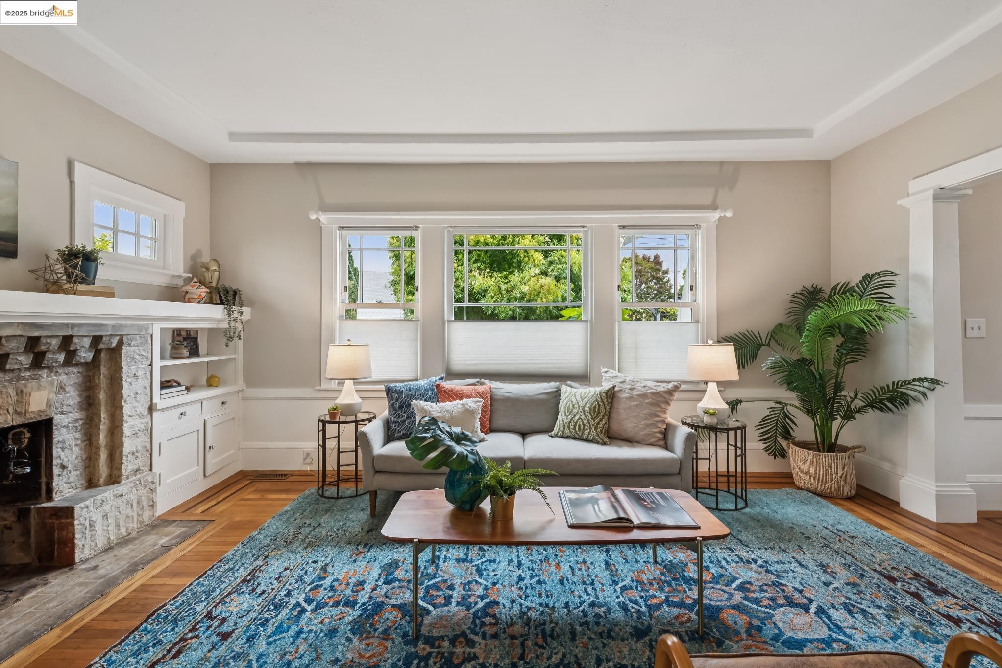 Detail Gallery Image 6 of 28 For 419 43rd St., Oakland,  CA 94609 - 2 Beds | 1 Baths