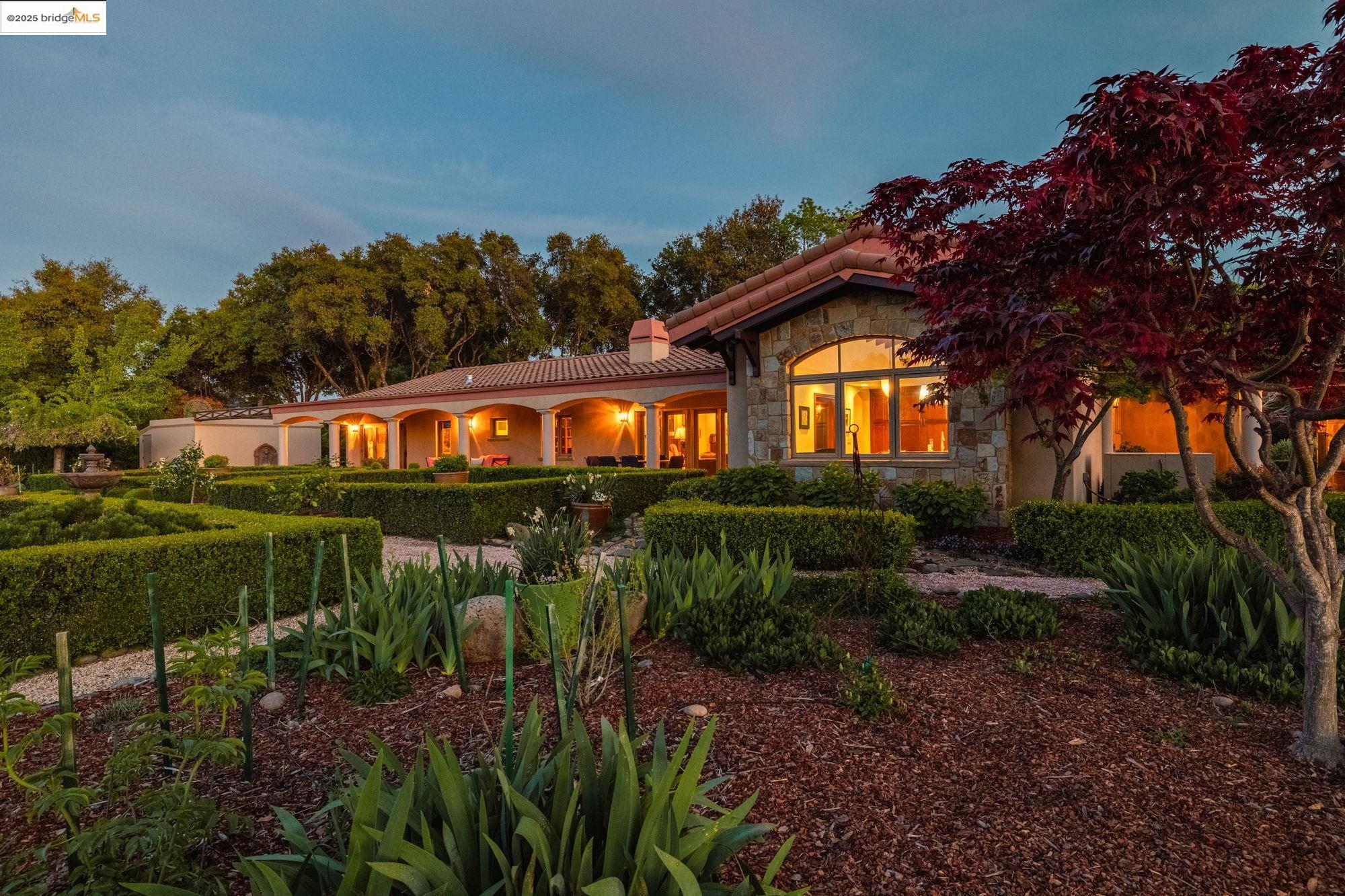 Detail Gallery Image 2 of 55 For 10270 Slate Rim Rd, Sonora,  CA 95370 - 3 Beds | 3 Baths