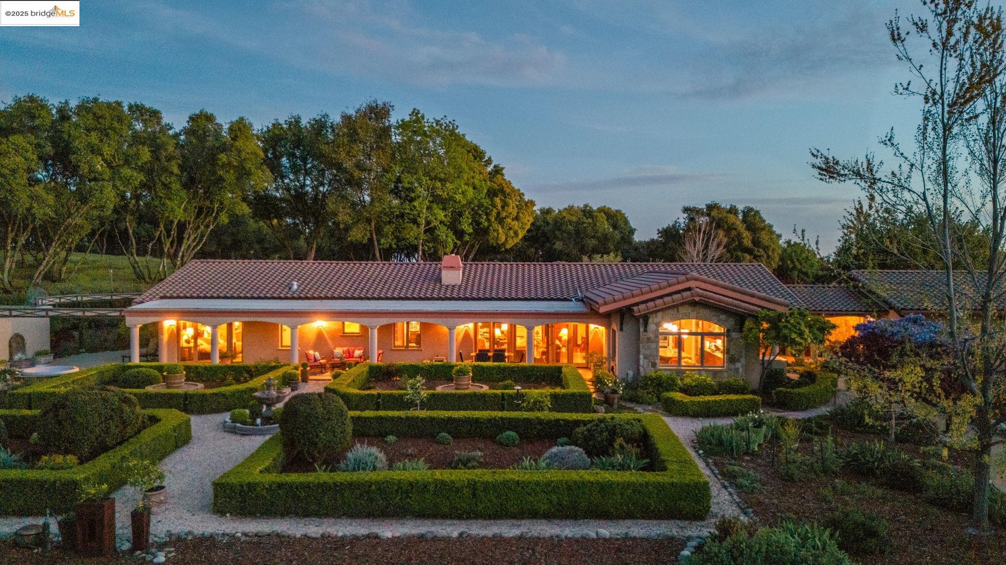 Detail Gallery Image 3 of 55 For 10270 Slate Rim Rd, Sonora,  CA 95370 - 3 Beds | 3 Baths